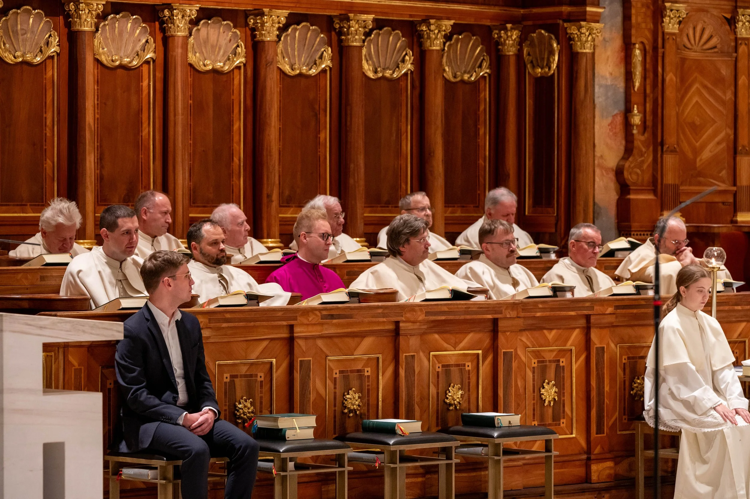 einkleidung-frater-severin-julian-prast-opraem-2024-11-24-c-stift-wilten-sigl-87.jpg