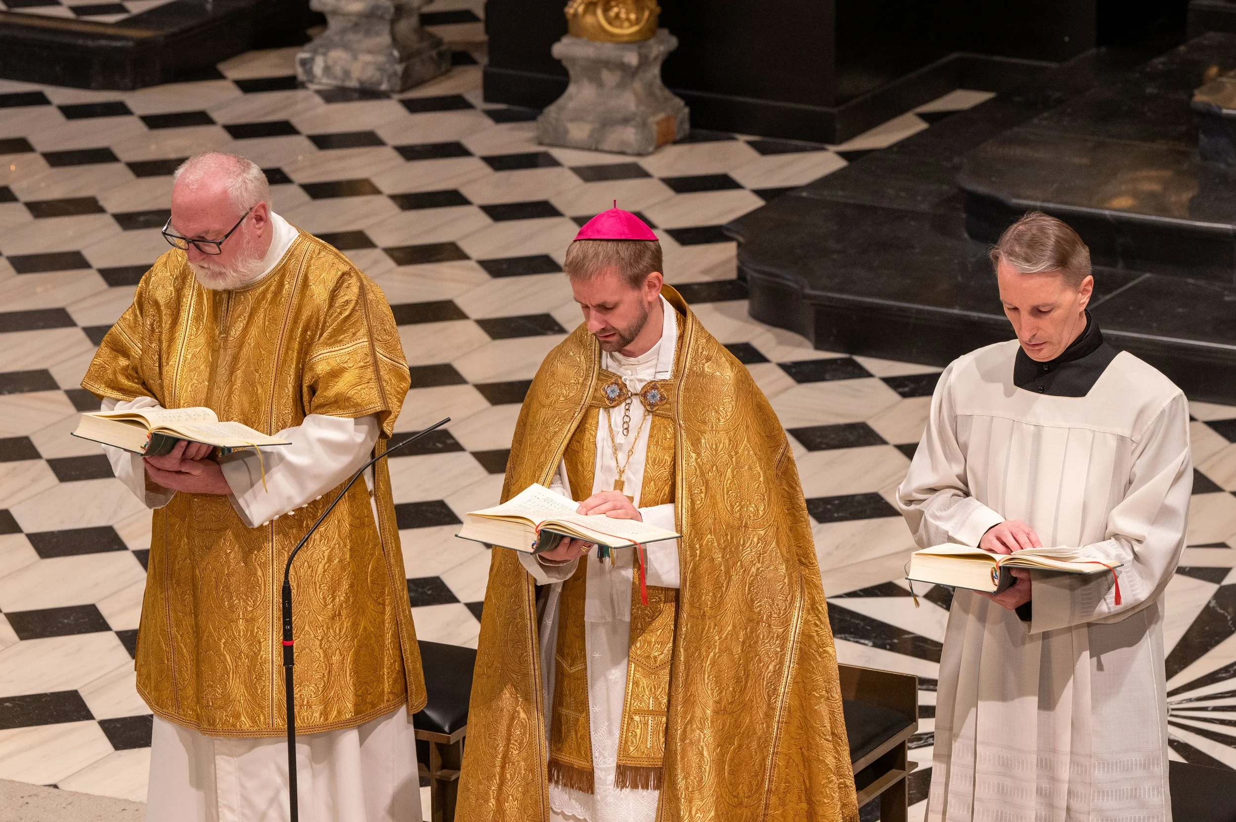 einkleidung-frater-severin-julian-prast-opraem-2024-11-24-c-stift-wilten-sigl-104.jpg
