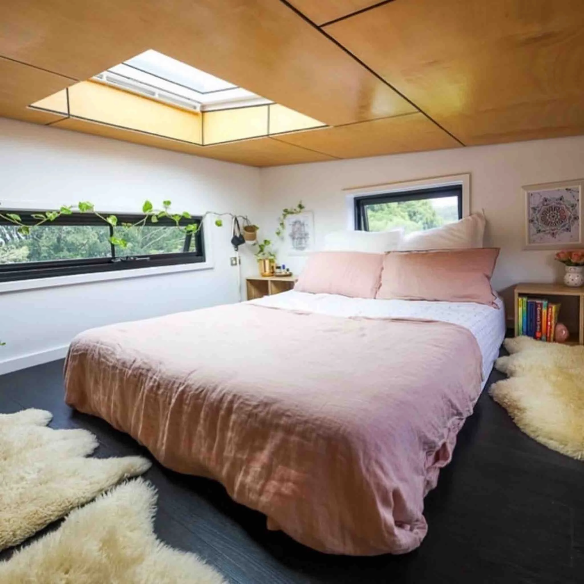 Tiny House Lofts Unveiled: Benefits, Drawbacks, and Design Hacks