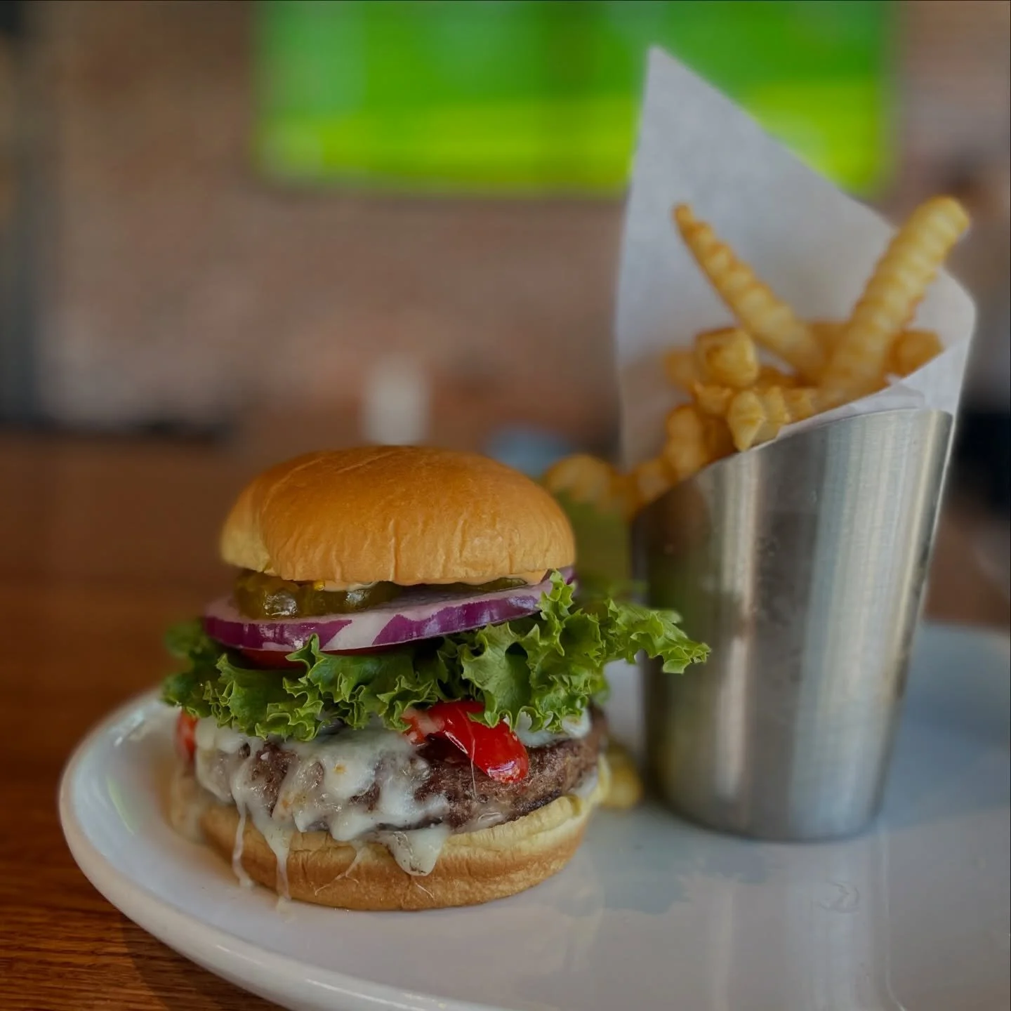 You can&rsquo;t wrong with our signature burgers. 
🍔❤️🍺
The Pilot House Burger is a crowd favorite, smothered in mozzarella cheese, avocado, pickled red peppers, house chipotle mayo &amp; LTO! Yesssssss 🙌
&bull;
&bull;
Come in for bite or order de