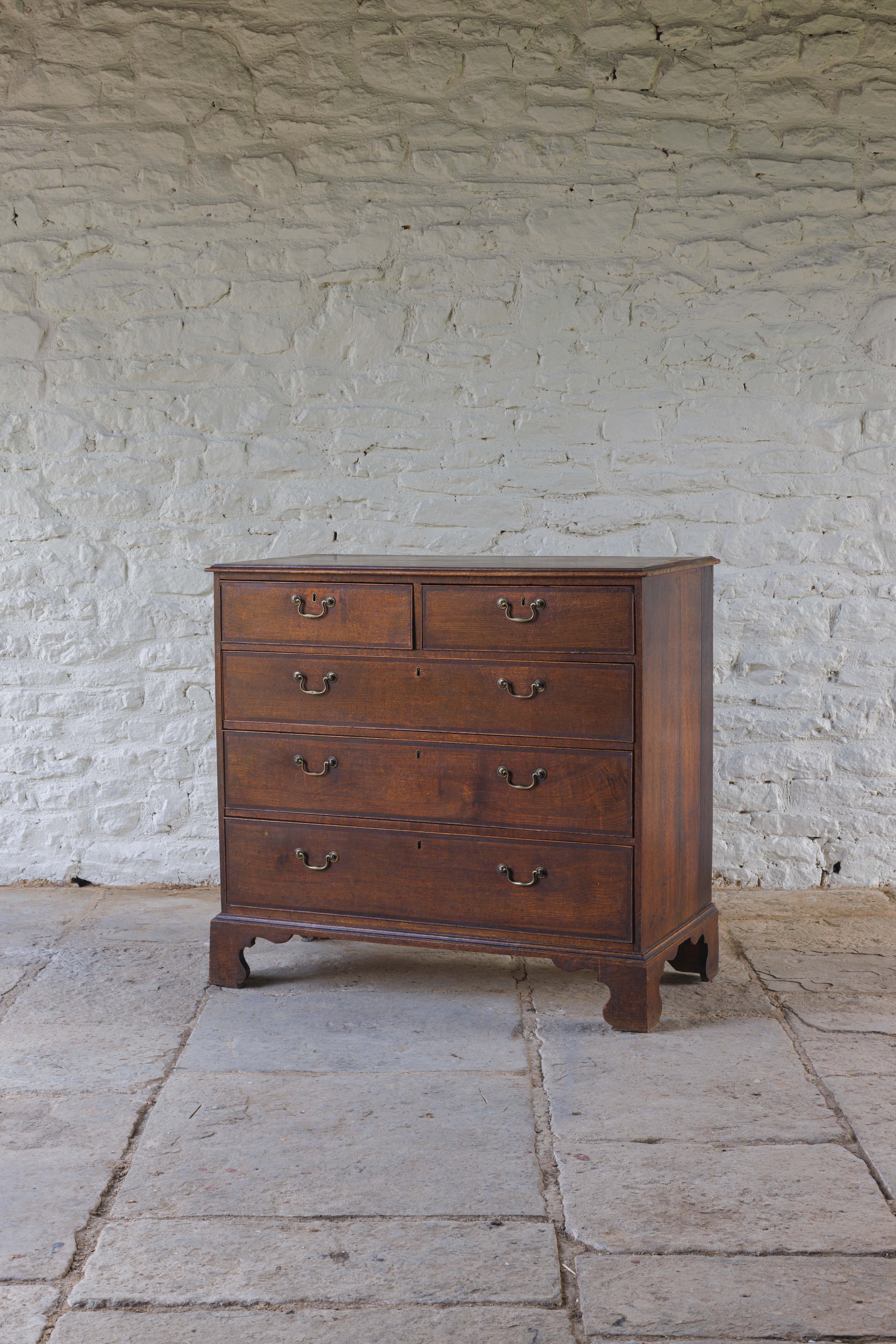 Oak chest of drawers