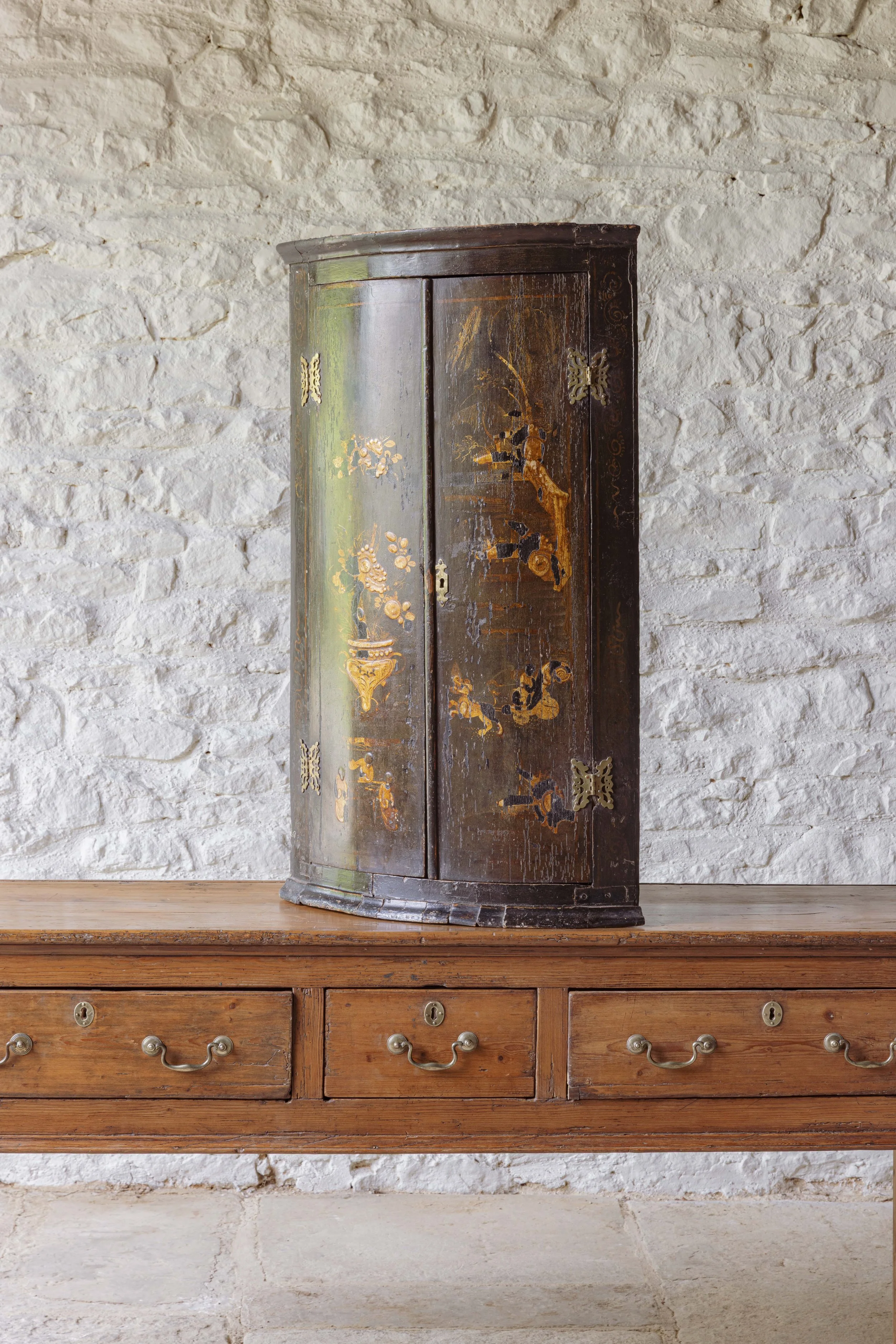 A Chinoiserie corner cupboard