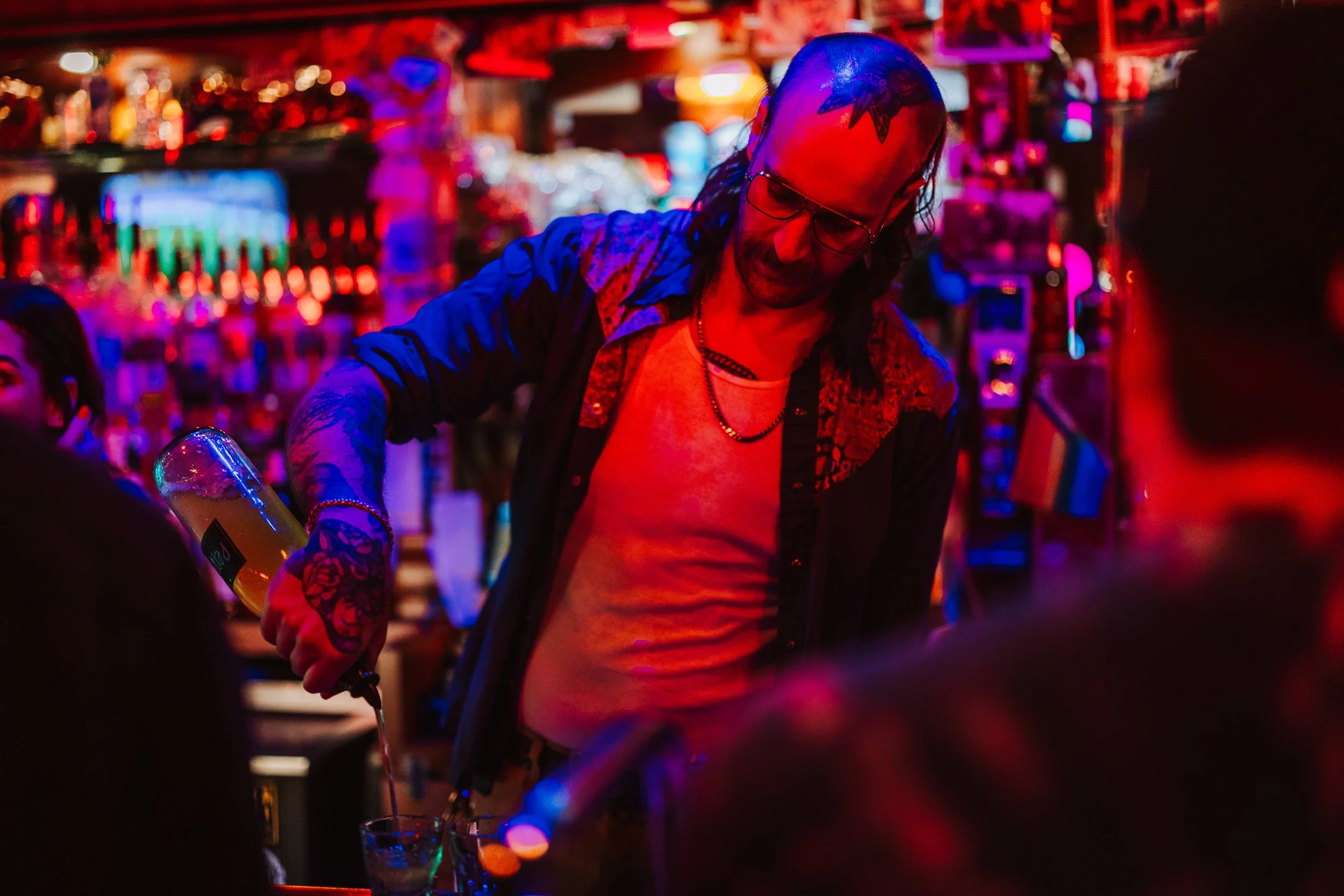 pour me some drinks 