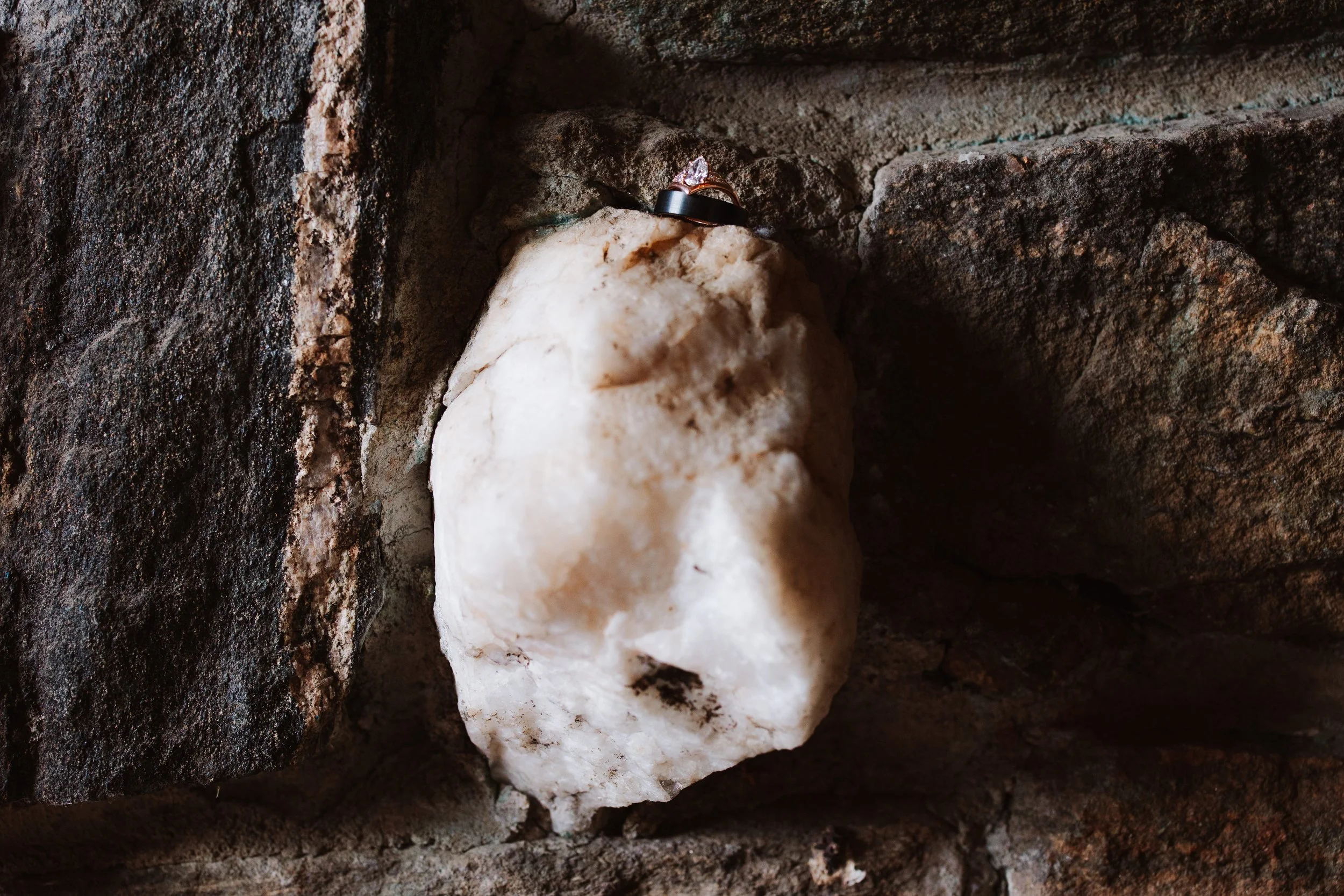 a ring shoot a stone in the wall 