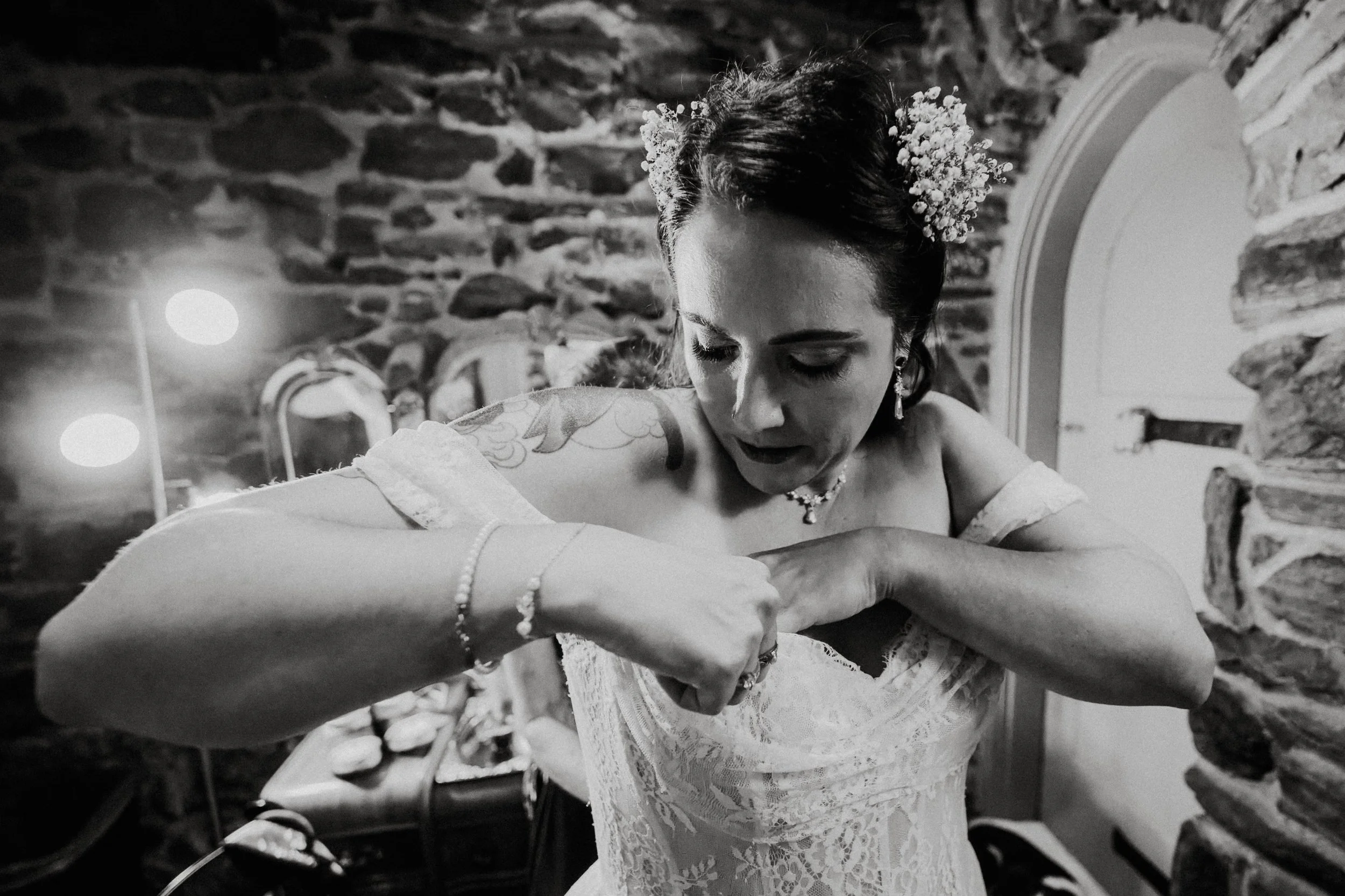 the bride getting ready 