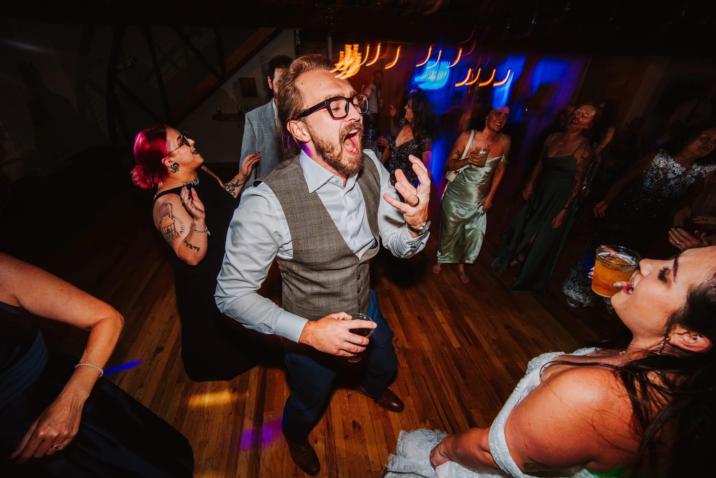 the grooms screaming 