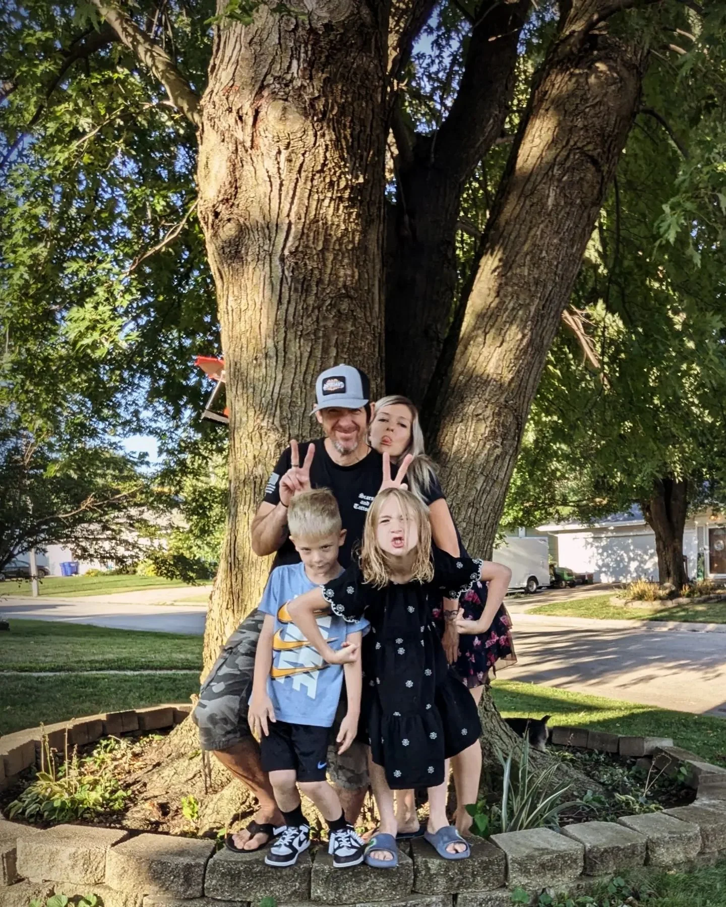 First day of 1st grade and 3rd grade 💙🩷

Every year we wake up with a plan for the first day and great intentions of getting ready in time...

And every year it's a shit show 🤣

But we still managed to get a couple pics all together 🥰

I may HATE