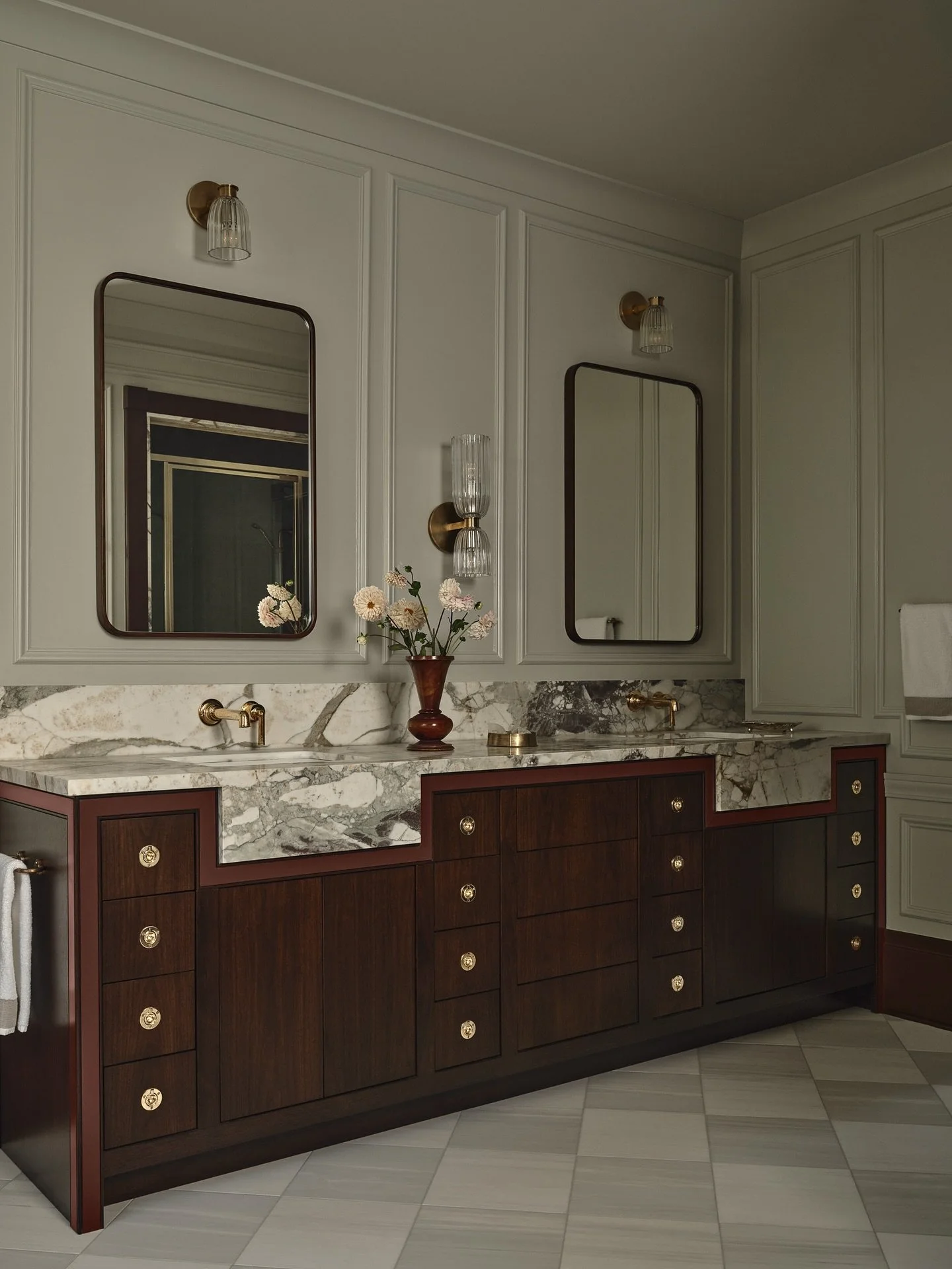 Can you spot the &ldquo;before&rdquo; pics?? 😁

When I say I labored over the details of this space&hellip;. The wall moldings, the custom vanity, the reworking of the floor plan&hellip;it was tricky. But I am so thrilled with the end result. Cannot