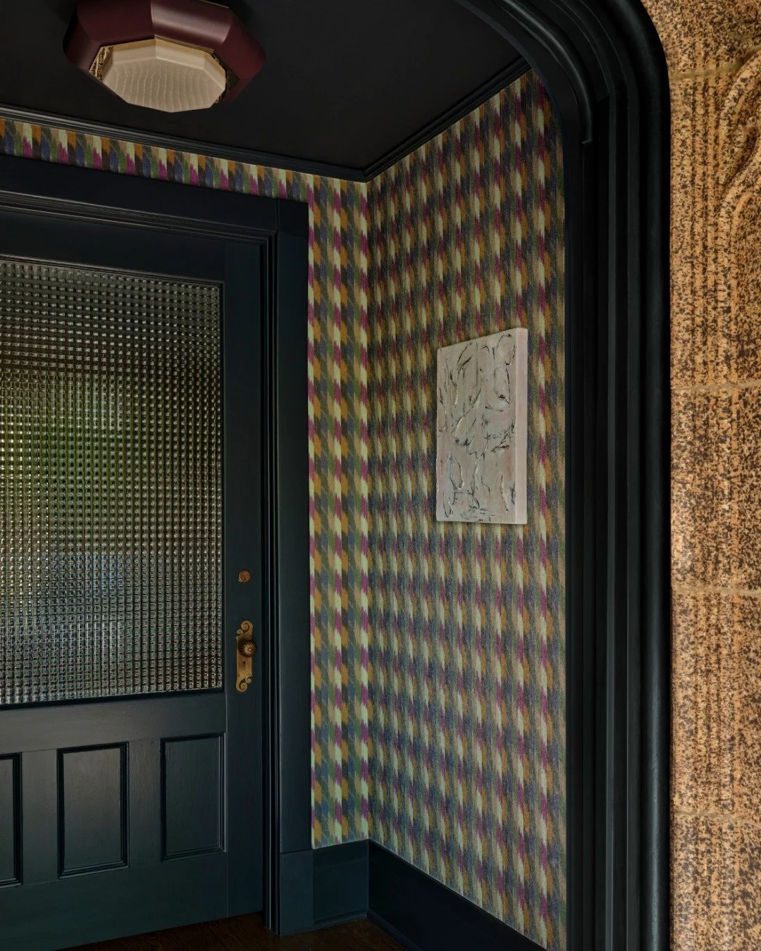 Wallpaper can completely transform a space, it's one of my go-to strategies when adding  character and story to a project. Before you start hanging, here are three things I always consider:

📐Scale matters. It is true that large-scale patterns work 