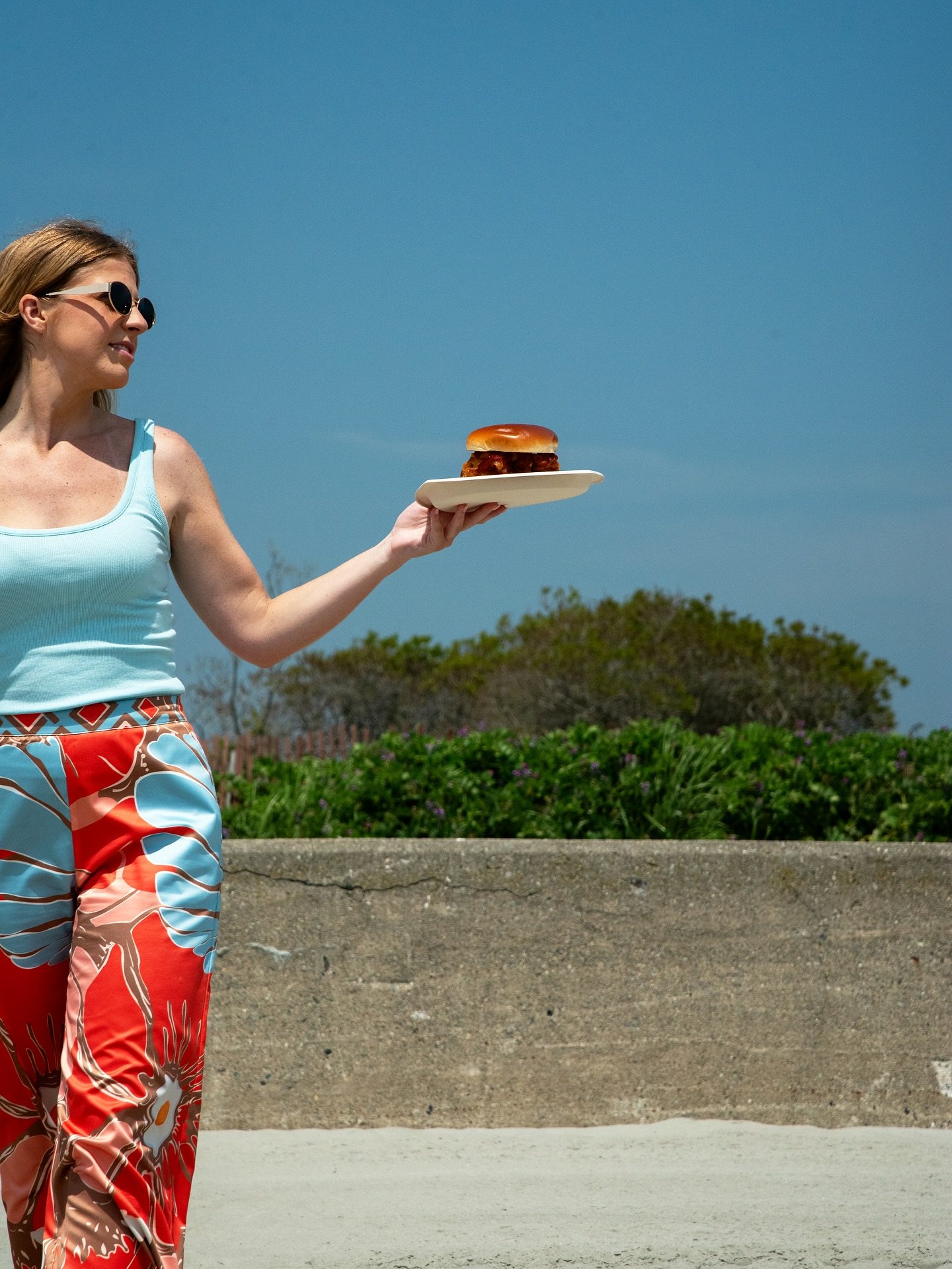 Did you know you can enjoy the famous crispy chicken BLT from @brickalleypub hot &amp; fresh on the beach? 🏖️ Order from Easton&rsquo;s Beach Concessions now on the @heritagerestaurantgroup app!
&bull;
&bull;
&bull;