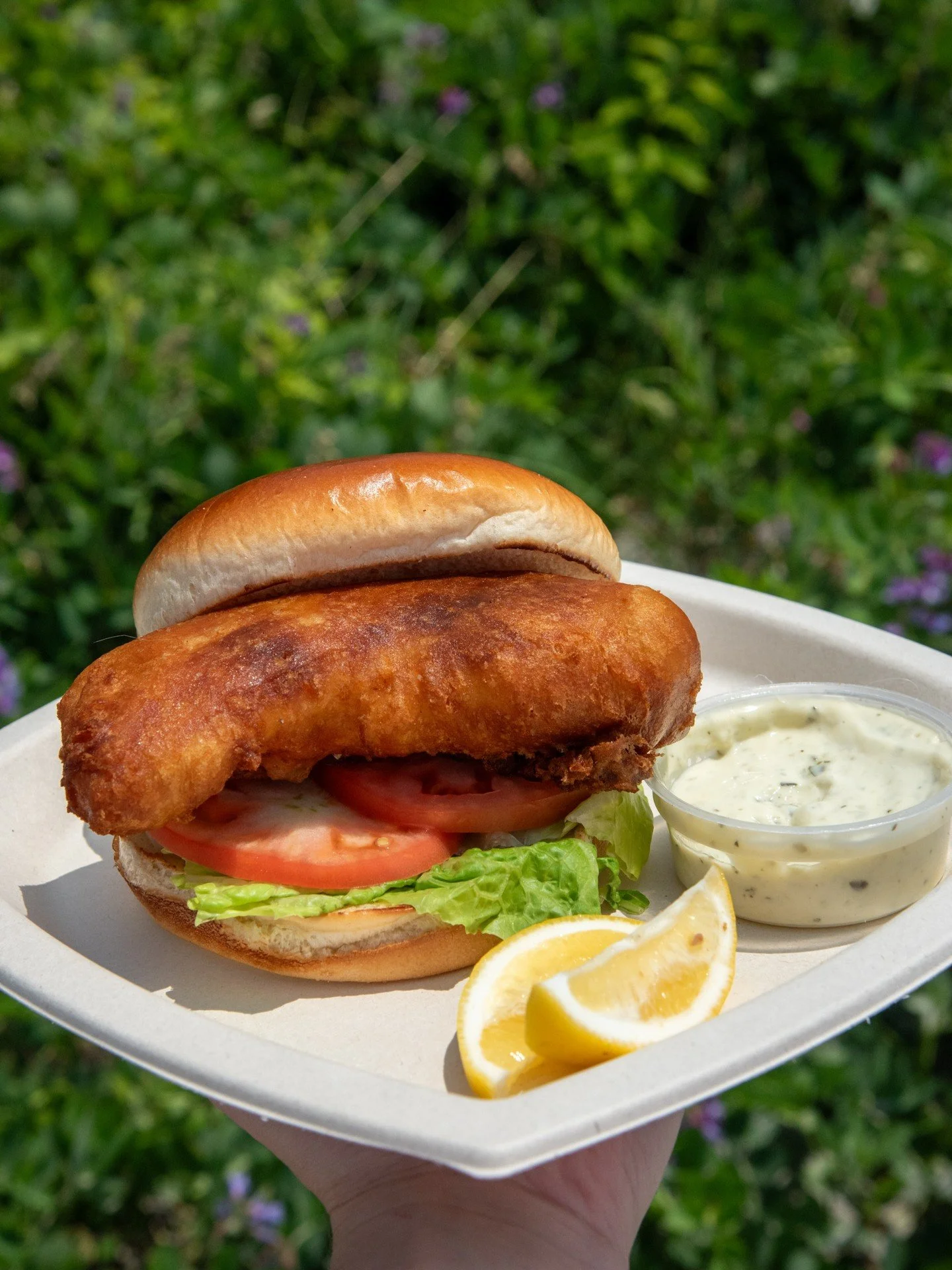 Crispy golden perfection 🐟 Enjoy fresh beach eats at Easton's Beach Concessions all summer long!
.
.
#eastonsbeachconcessions #newportri #rhodeisland