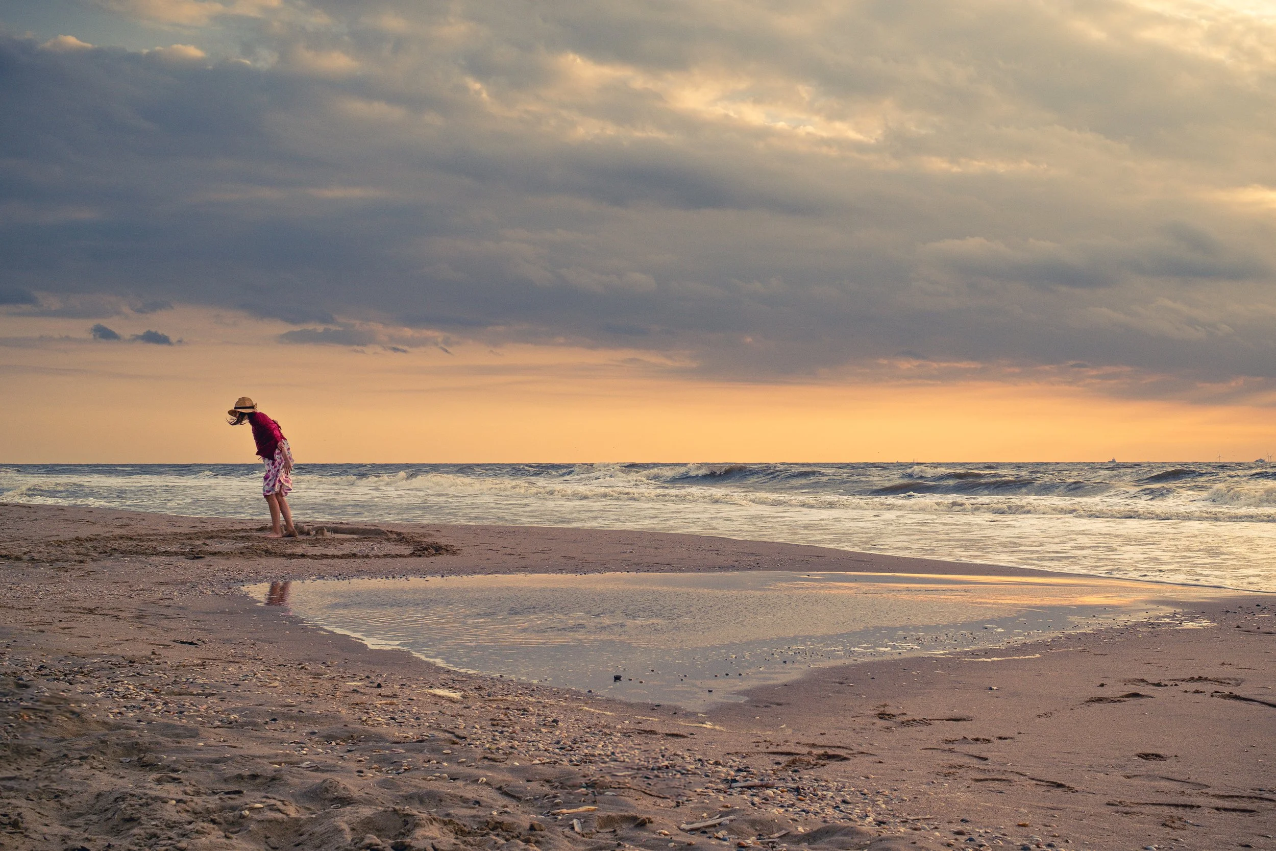 New_NSC_The Girl with the Hat at Sea.jpg