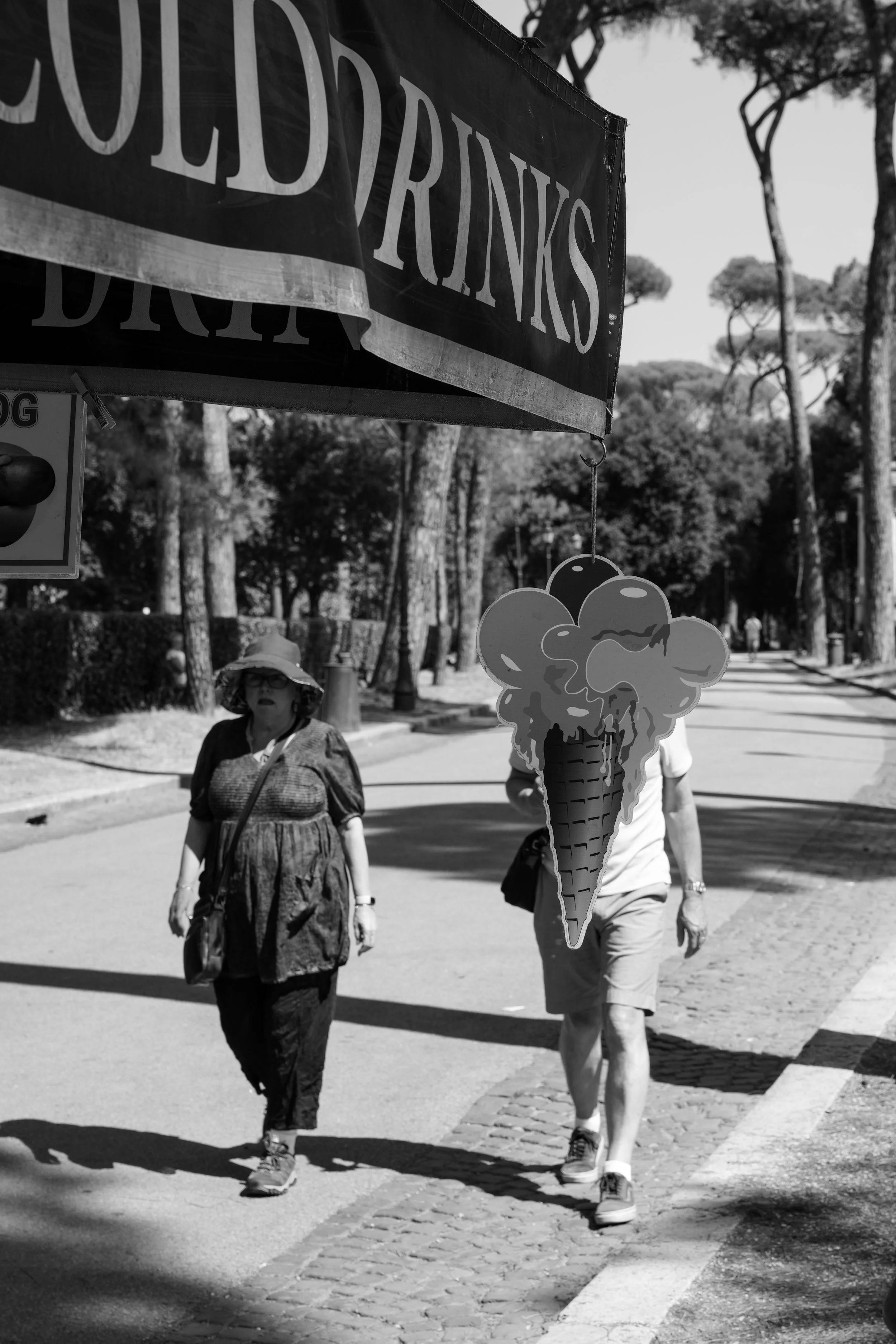 Street Scene Couple Icecream BNW Rome Italy
