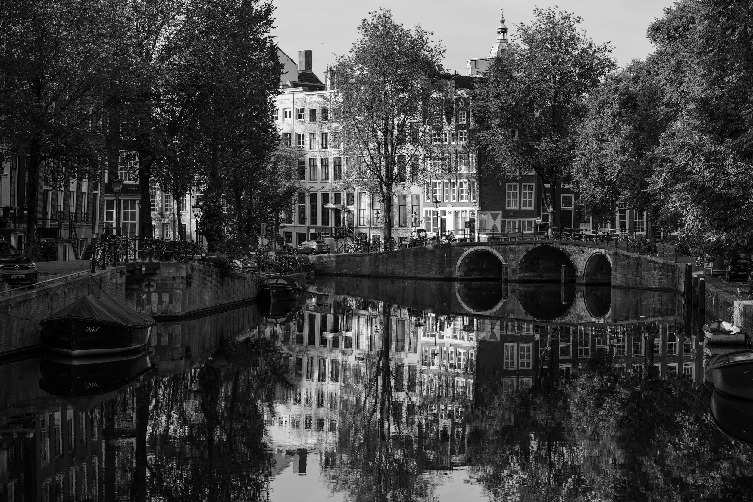 New Edit_Amsterdam Canals BNW 3-2.jpeg