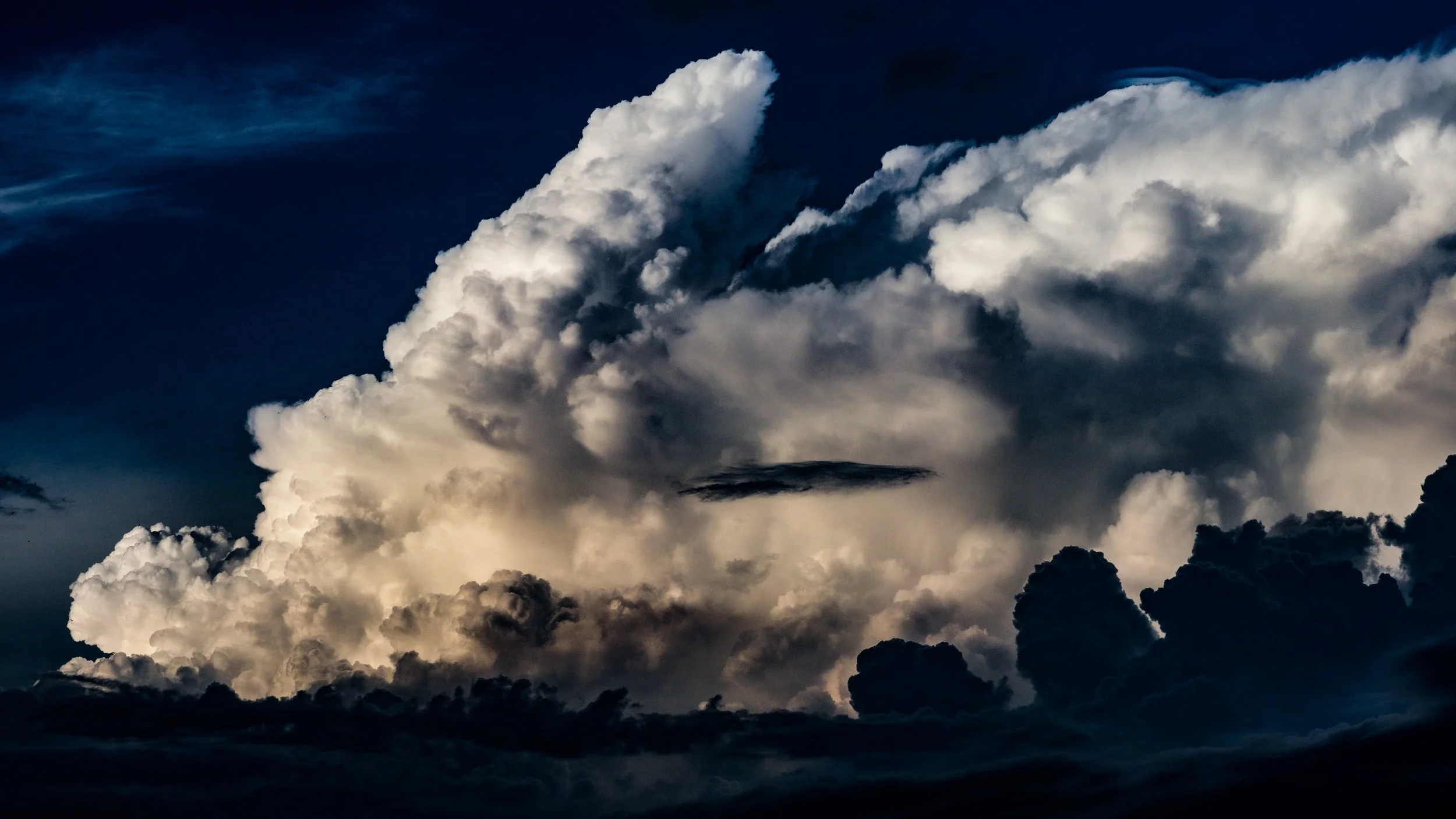 Cloud Photography Dark Blue White 16x9
