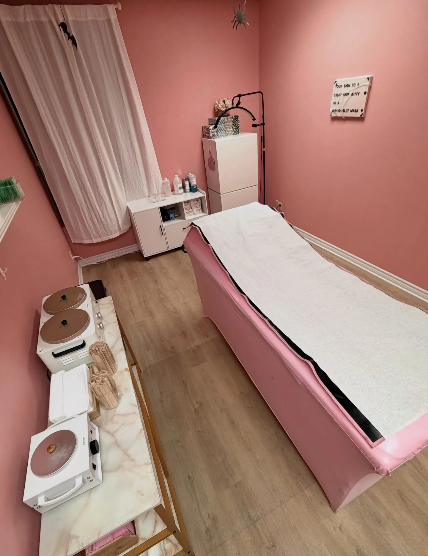 2025 was a big year for Silk Wax Bar! Location change + expansion, a growing team, Sharmi had a baby, amazing collabs with Bushbalm, passing our Health and Safety city inspection and so much more to come in 2026 ❤️ Thank you to everyone who supported