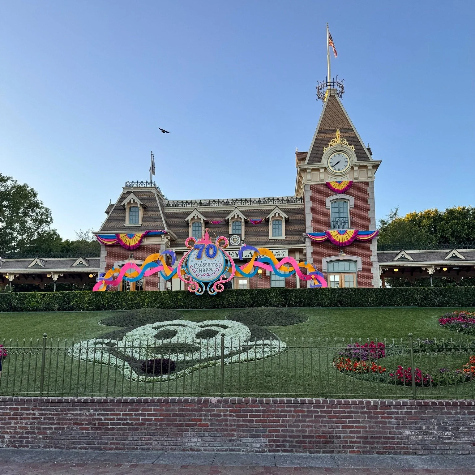 Today's the day! Disneyland packages for 2026 are officially open for booking!!

If you're looking to visit Disneyland next year (or even the rest of this year), reach out and I'm happy to put together a quote for you.

As a reminder, the deposit for