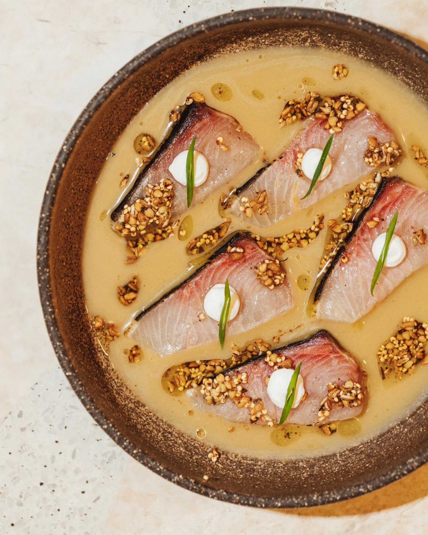 Clarity /ˈkler-ə-tē/ (n.)
When pure flavors speak for themselves. 🌿🐚

Yellowtail, dry-aged to perfection, paired with green olive, grains, and yogurt&mdash;an ode to the sea&rsquo;s elegance. 🐟✨