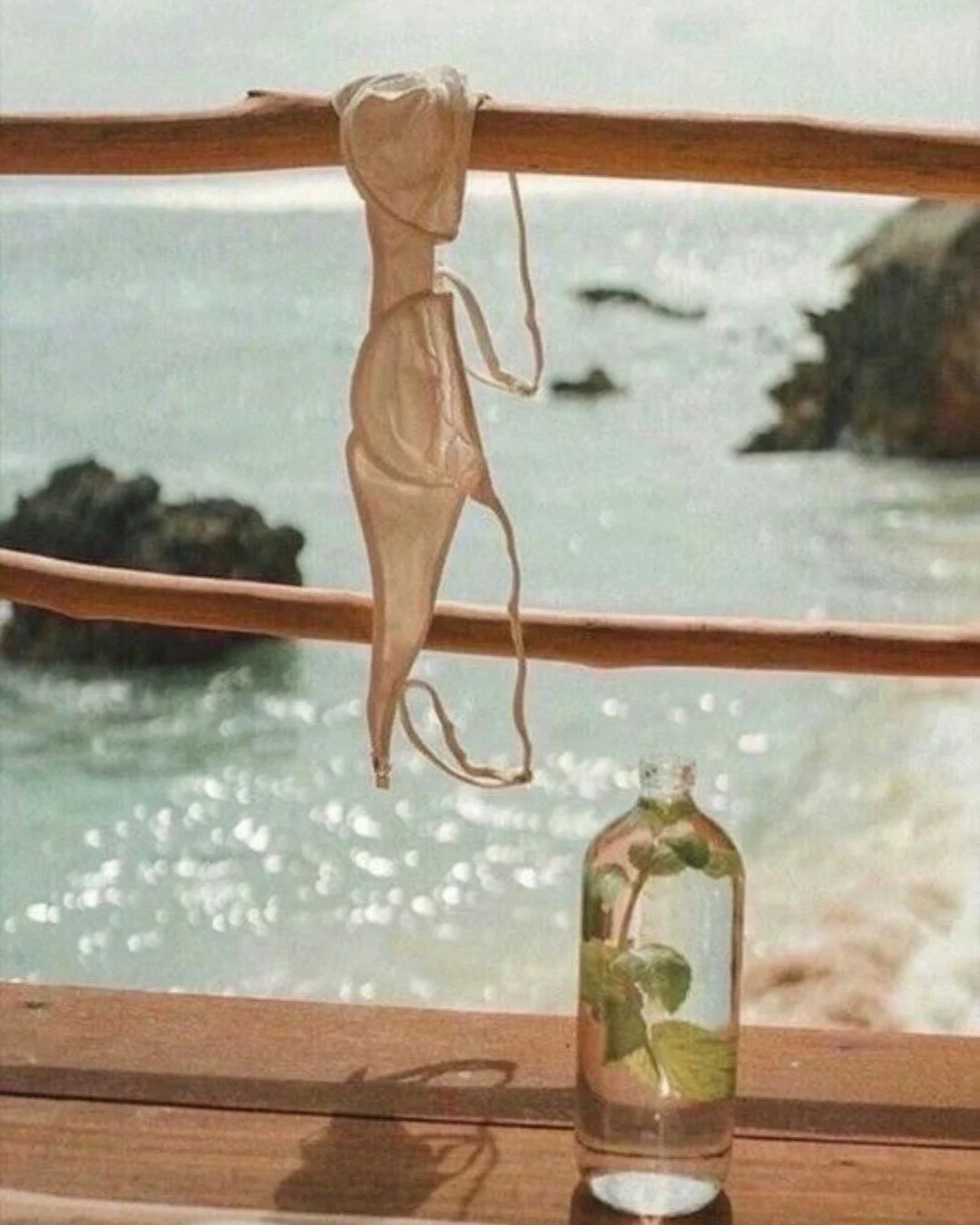 Warmth /w&ocirc;rmTH/ (n.)
Sun-kissed skin, salt in the air, and linens swaying lazy in the breeze. ☀️🌊👙

An Aegean afternoon &mdash; effortless and full of leisure where oysters, and spritzes are shared without hurry.