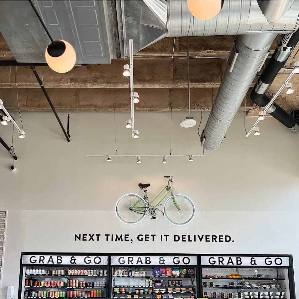 Happy Memorial day! 🇺🇸

Days like these can be filled with joy, celebration, cookouts, fun, and for others it's a day that brings back heavy emotions such as grief. Today, I want to honor and respect anyone who has lost a hero! Their sacrifice was 