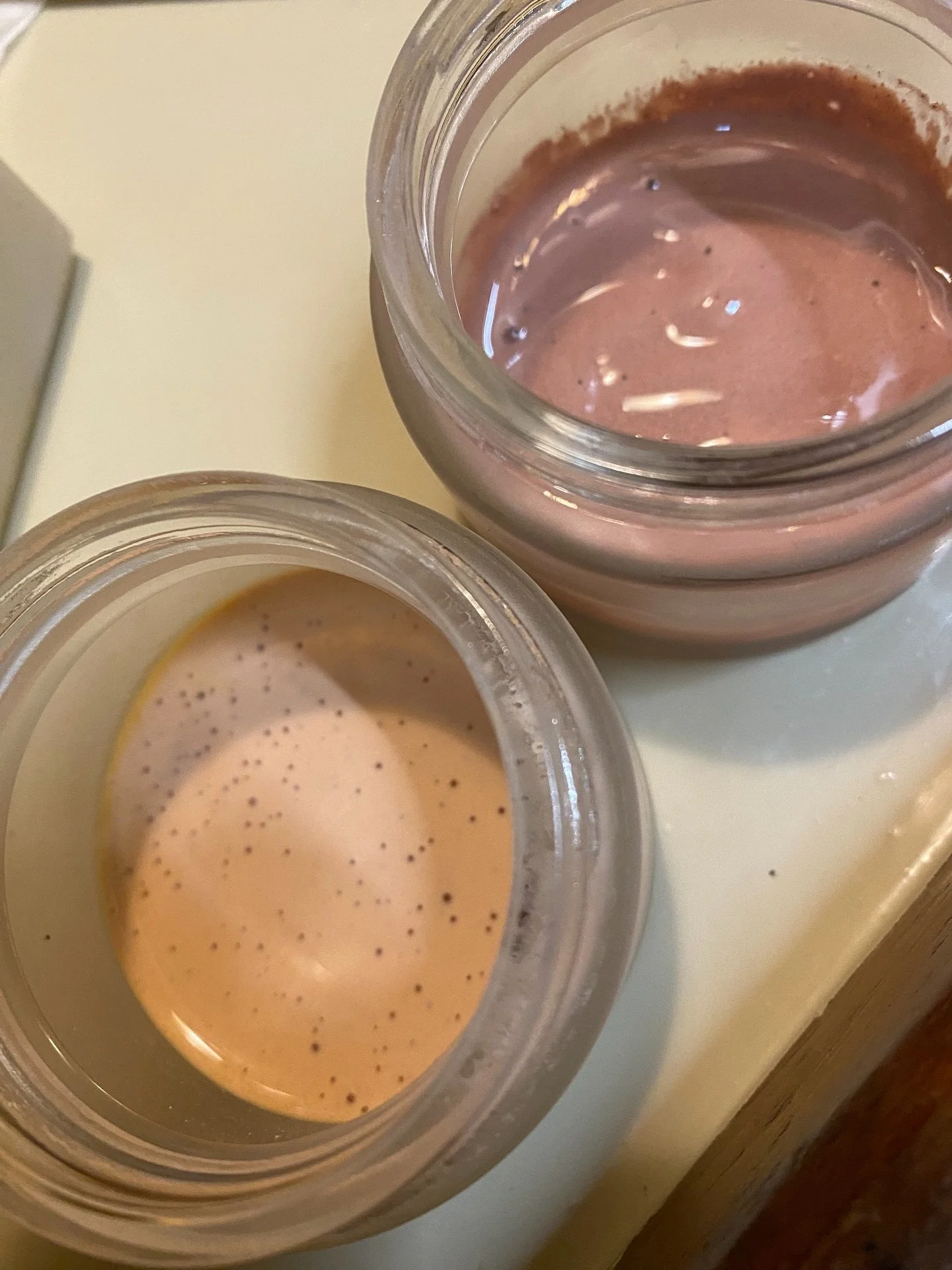 &bull; HOMEMADE TINTED MINERAL SERUM &bull;
Full of goodness - for radiant skin every day🤍
&bull;
#diy #naturalmakeup #aseatreat @sailingvinyasa #pureingredients #diymakeup #diyfoundation