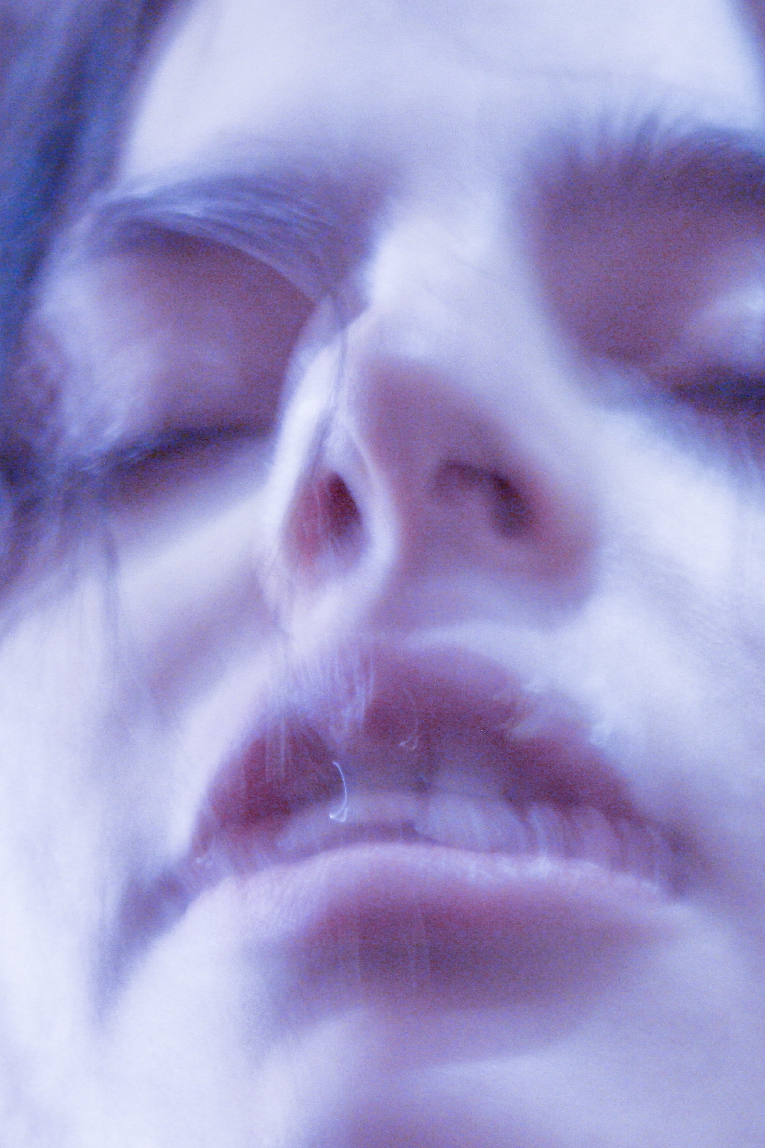 In exposing the experience horizon, this project looks at moments between tension and relief and asks: Do we free ourselves by matching the incessant noise with our own, or are we only liberated by letting go?