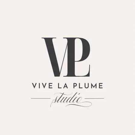 Logo for VIVE LA PLUME studio with stylized initials VP.