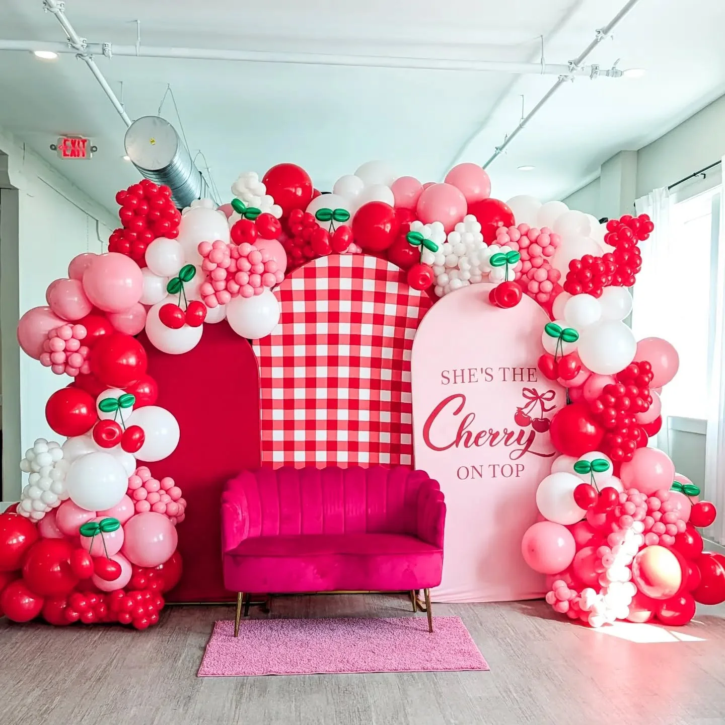 🍒 She's the Cherry on Top🍒
Cute theme😍 I absolutely LOVED doing this balloon install. Finally got to work with my girl @leereaves. She did her thing with providing the three backdrops, tables decor, and all the other party decor!! And what a cute 