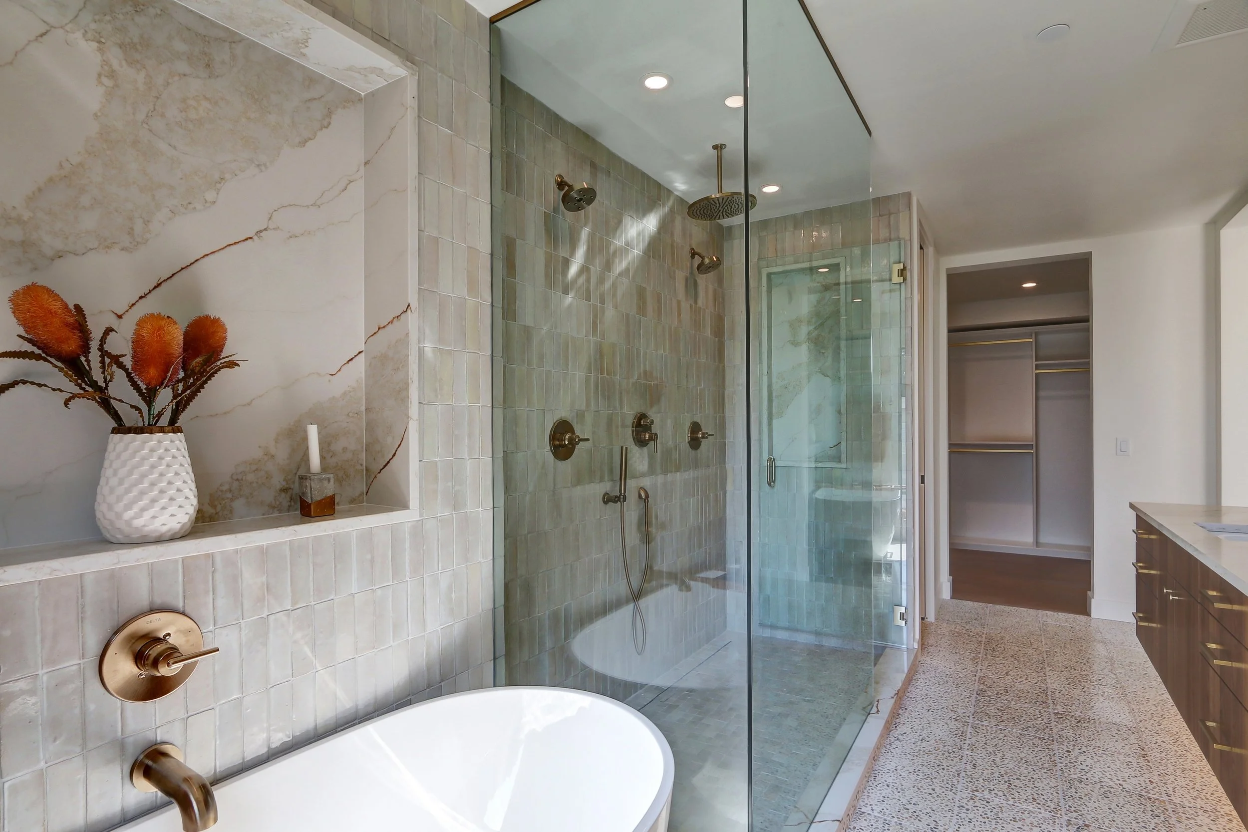H2masterbath2.jpg