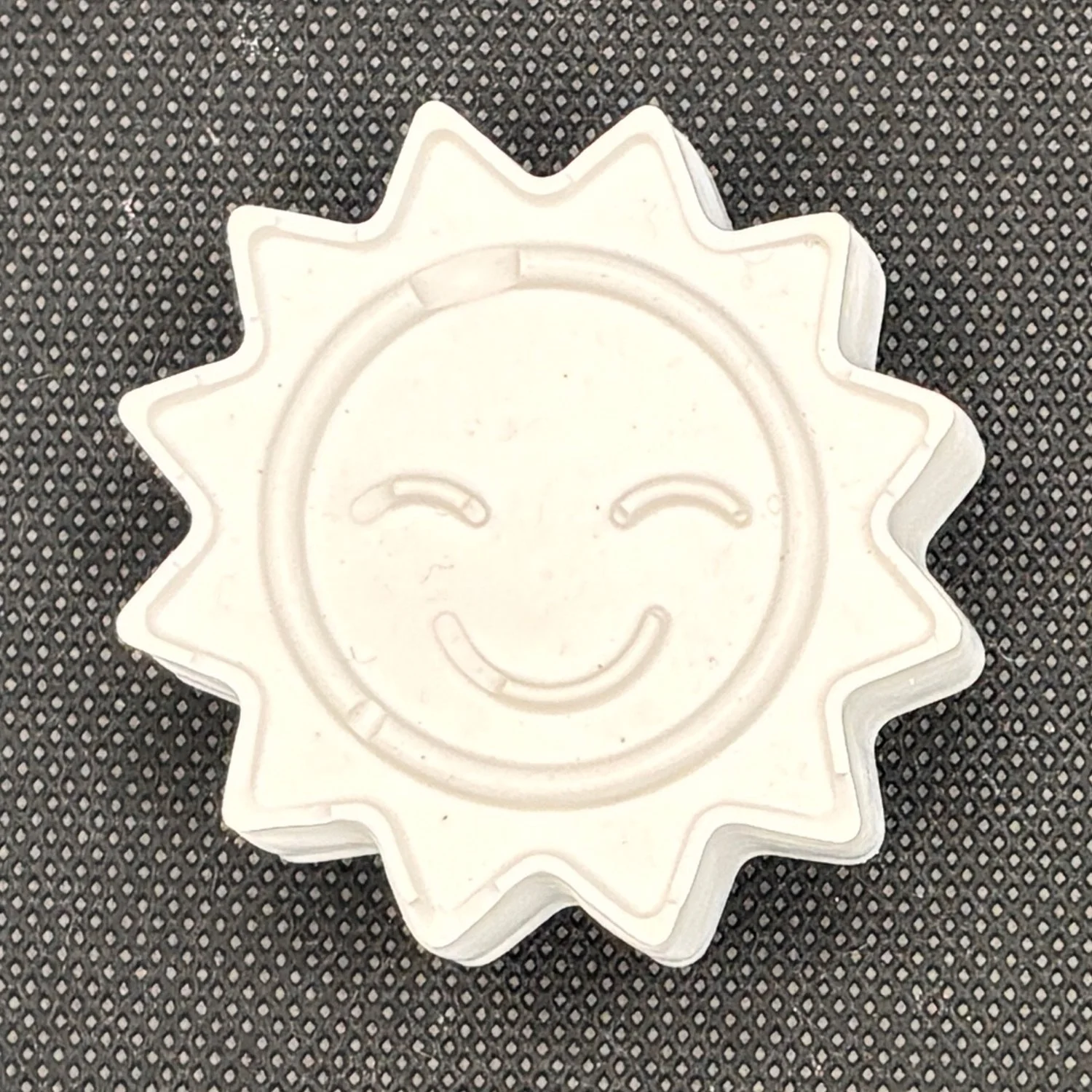 Figura de yeso de sol para pintar, estilo 1. Medidas: 5 × 5 cm.