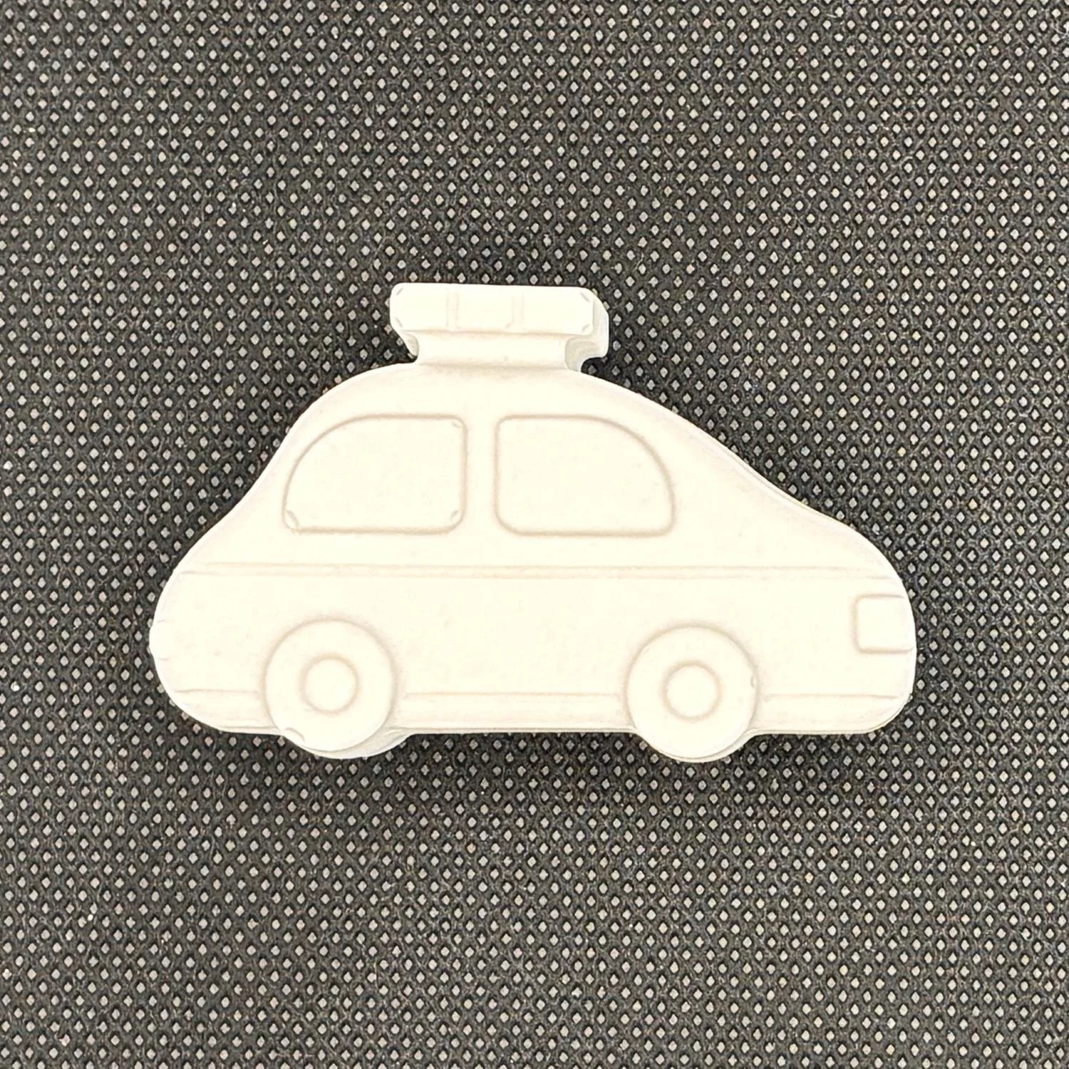 Figura de yeso de patrulla para pintar. Medidas: 3,5 × 6 cm.
