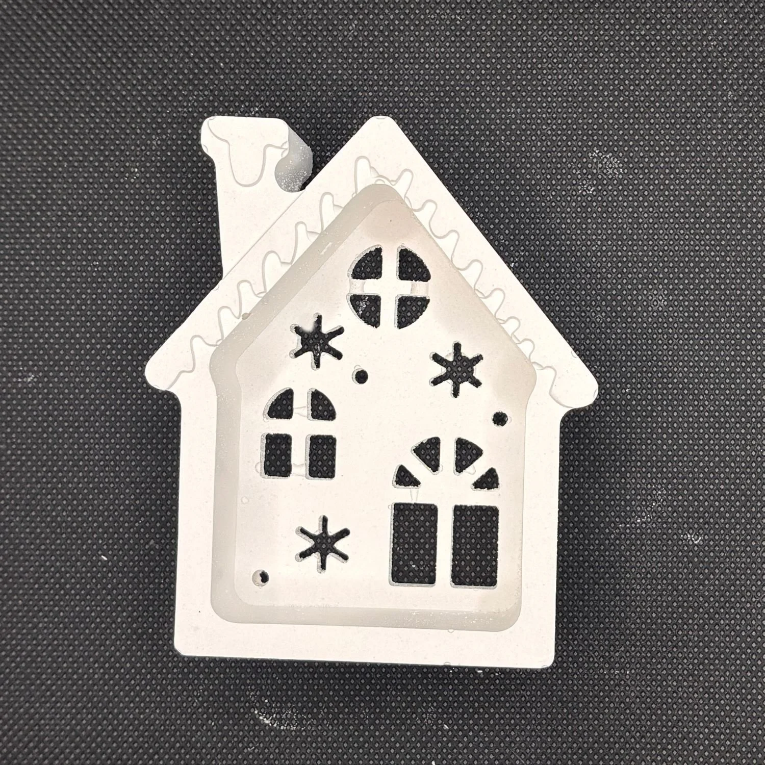 Figura de yeso de casita con estrellas para pintar, estilo 2. Medidas: 9 × 7,5 × 2,5 cm.