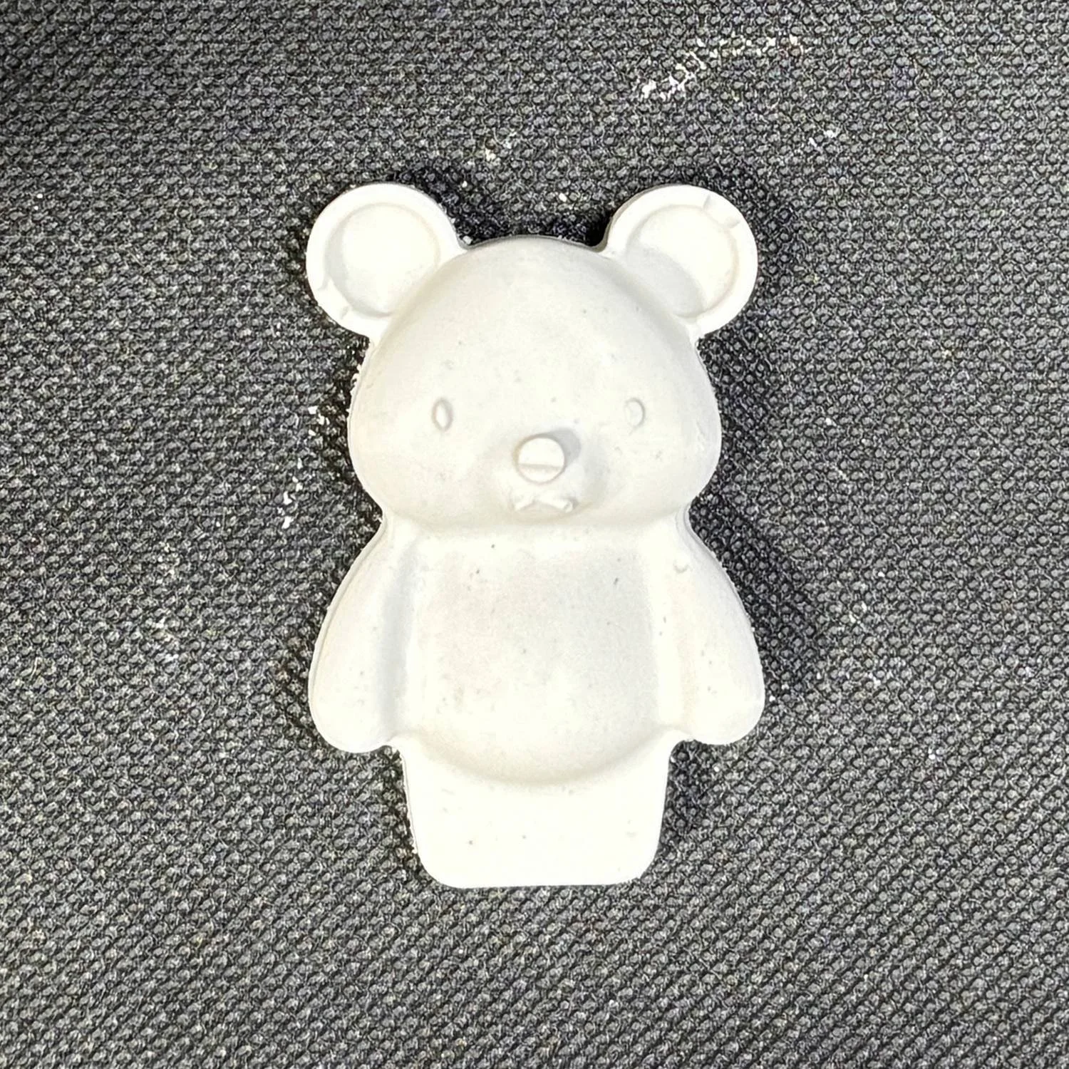 Figura de yeso de oso para pintar, estilo 2. Medidas: 6 × 5,7 cm.