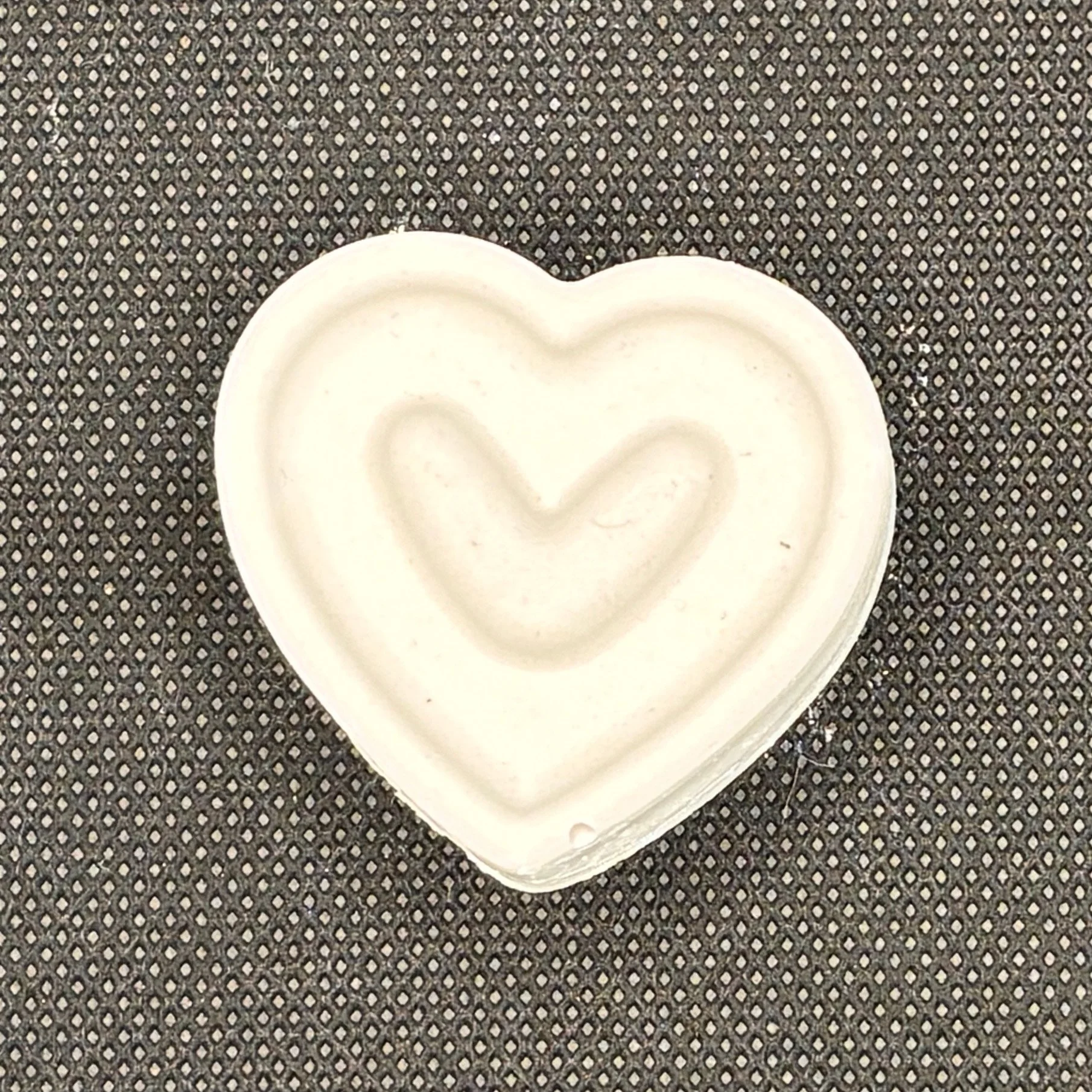 Corazón de yeso con relieve para pintar – CREAX Costa Rica