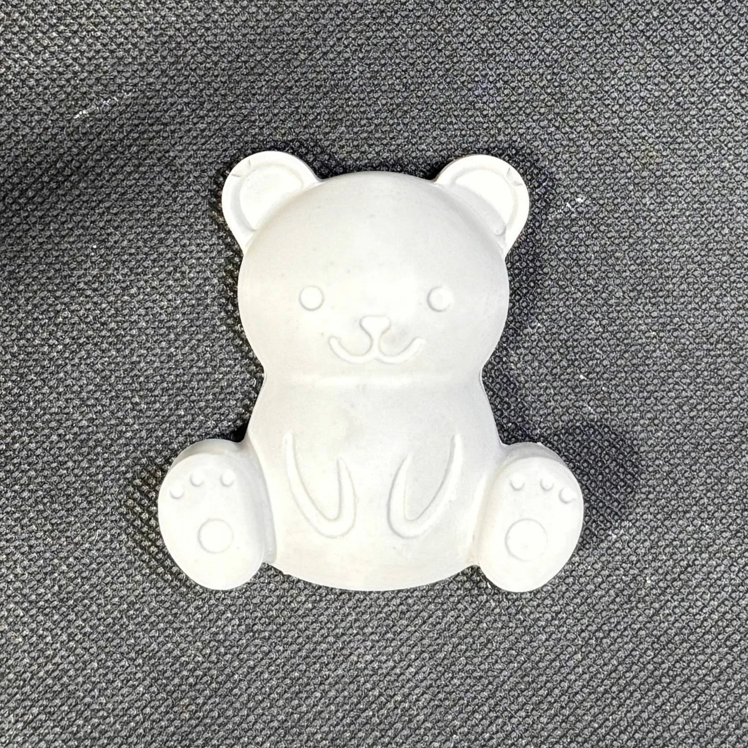 Figura de yeso de oso para pintar, estilo 1. Medidas: 6 × 5,5 cm.
