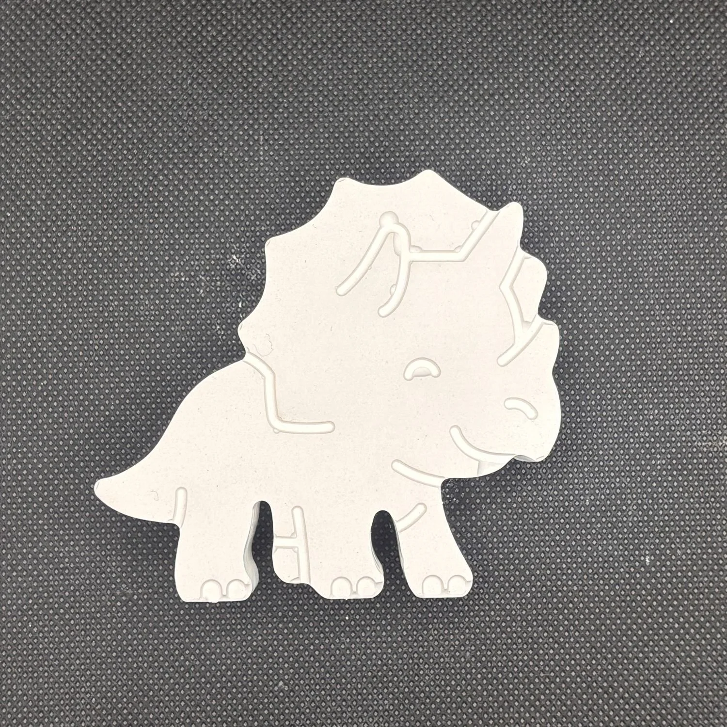 Figura de yeso de dinosaurio para pintar, estilo 7. Medidas: 7 × 8 cm.