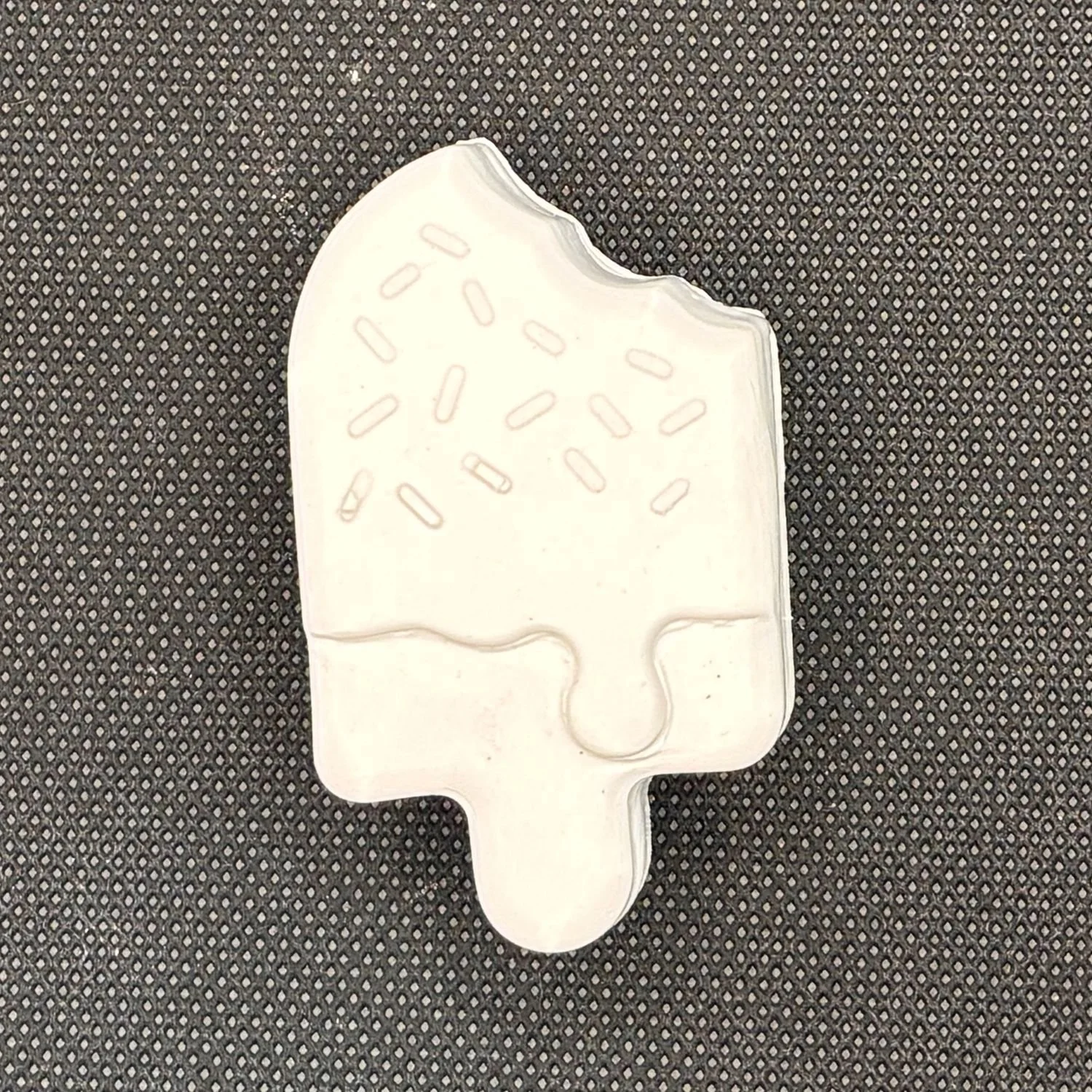 Figura de yeso de paleta de helado para pintar. Medidas: 6 × 3,5 cm.