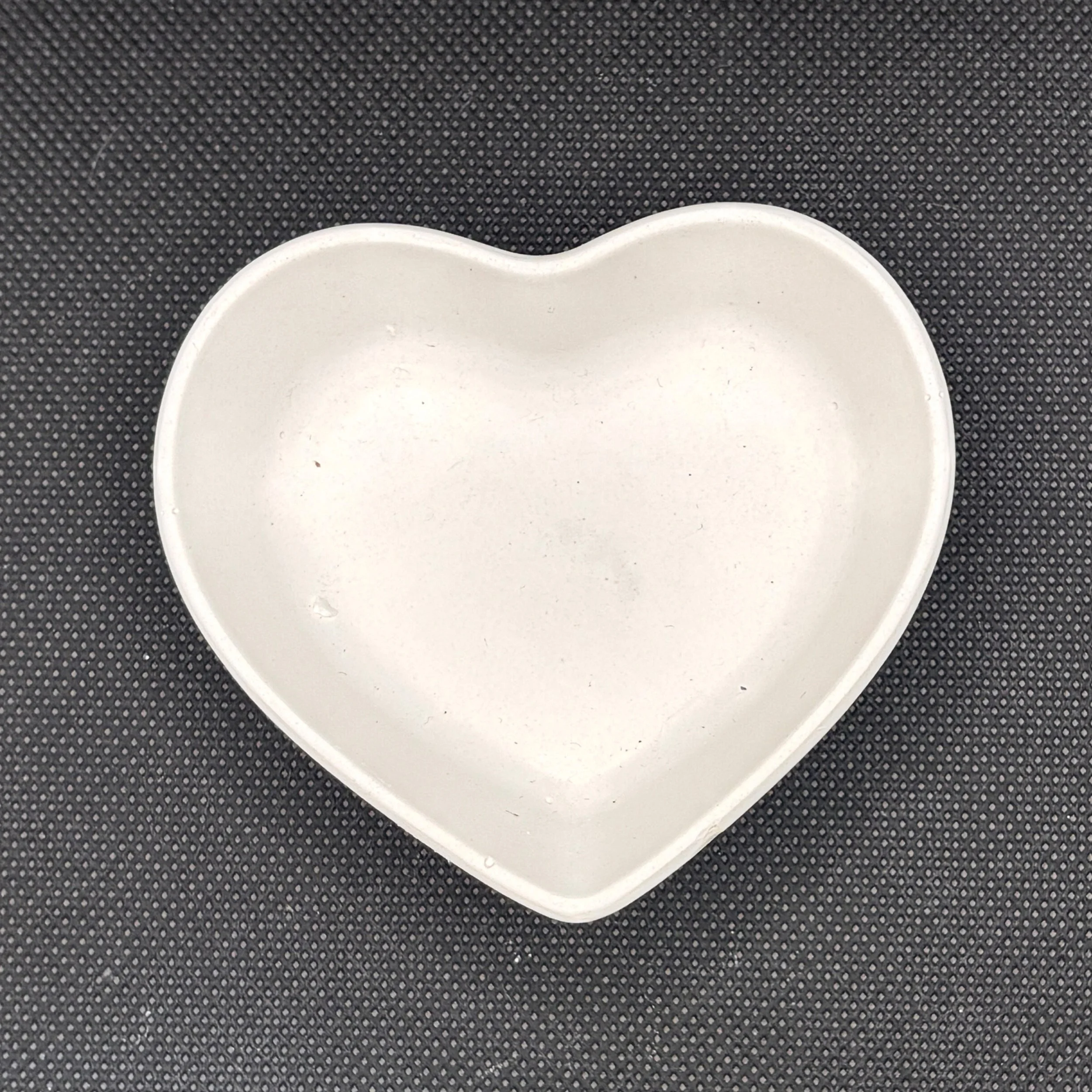 Bandeja de yeso en forma de corazón para pintar – CREAX Costa Rica