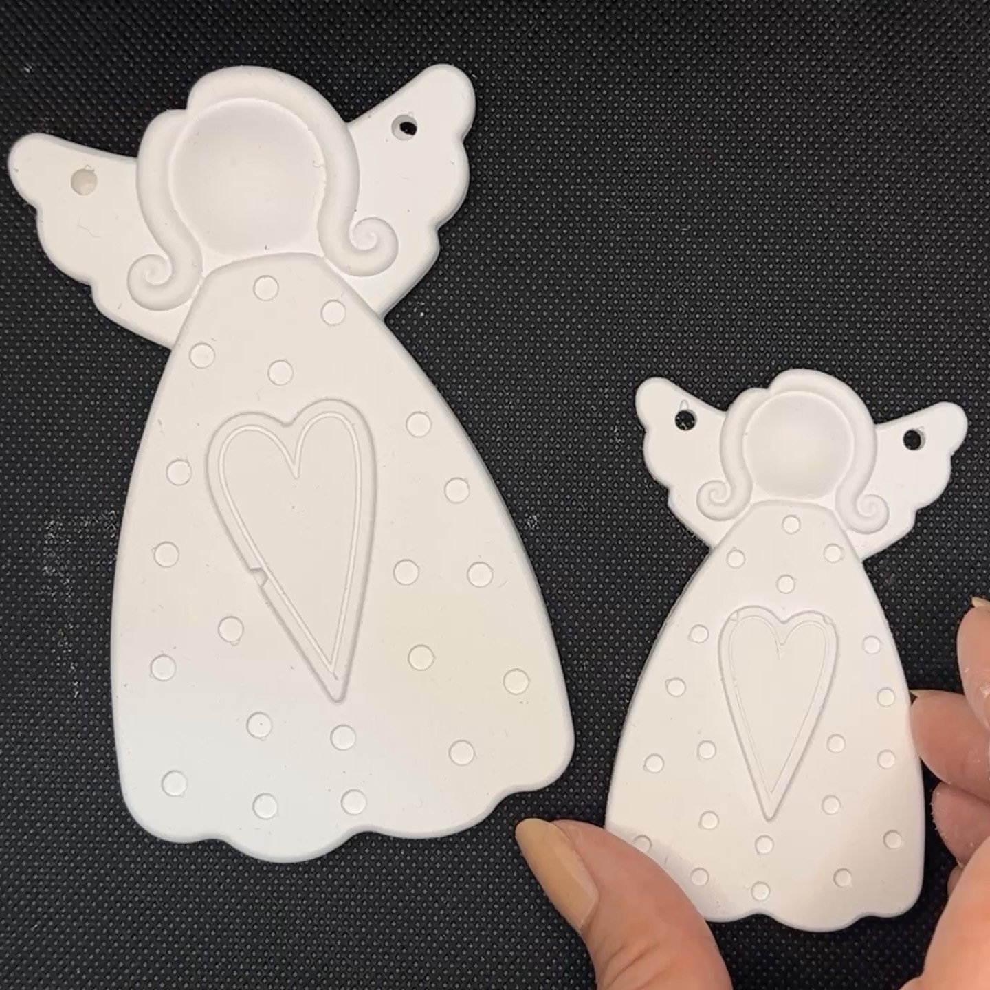 Figura de yeso de ángel para pintar, estilo 1. Disponible en dos tamaños: 12,3 × 7 cm y 8,5 × 5 cm.