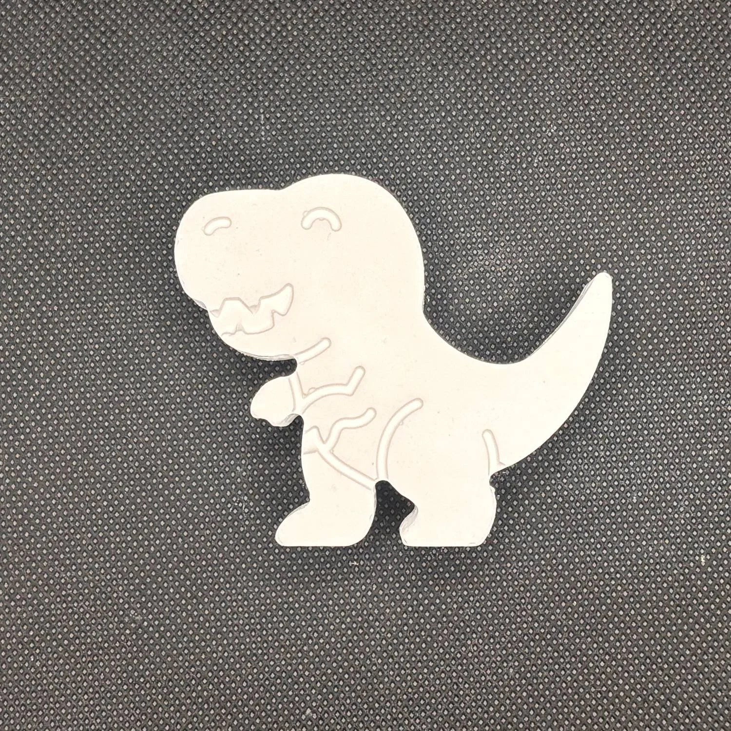 Figura de yeso de dinosaurio para pintar, estilo 6. Medidas: 7 × 6 cm.