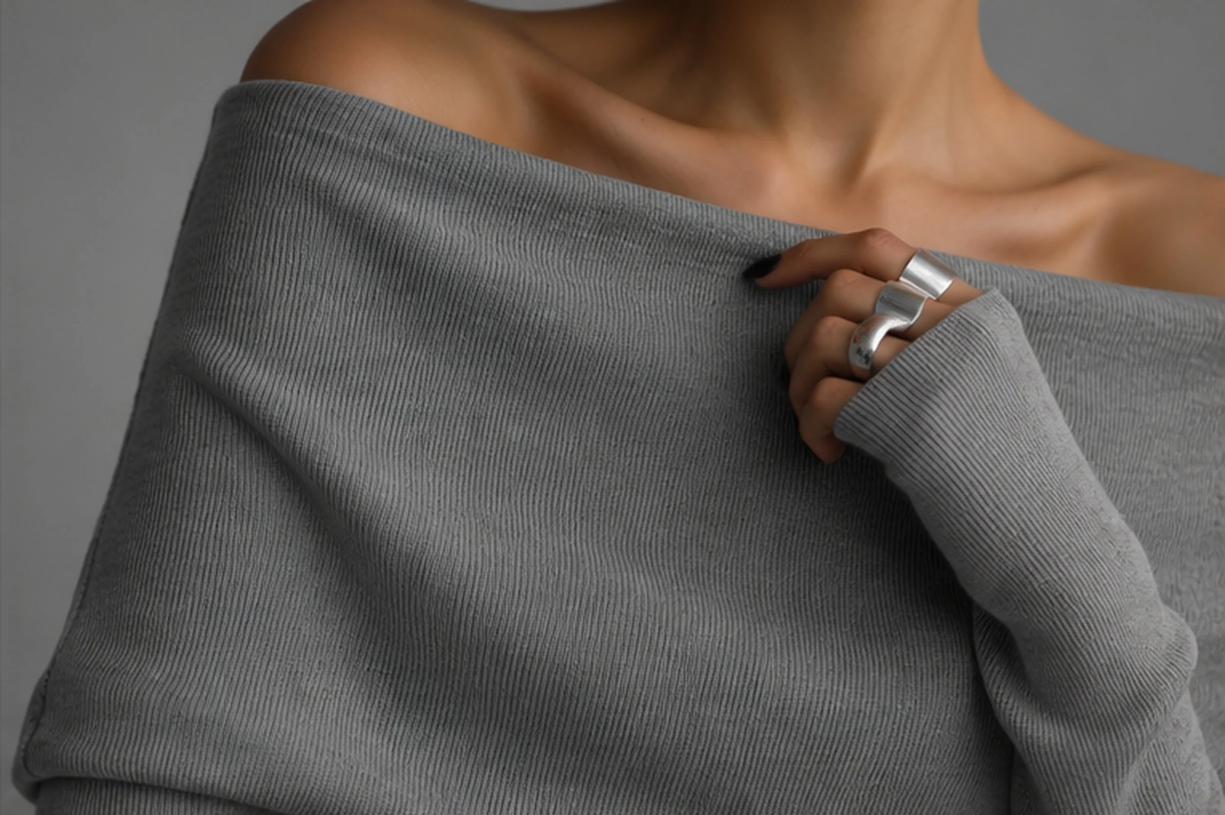 gray_offshoulder_sweater_02.jpg