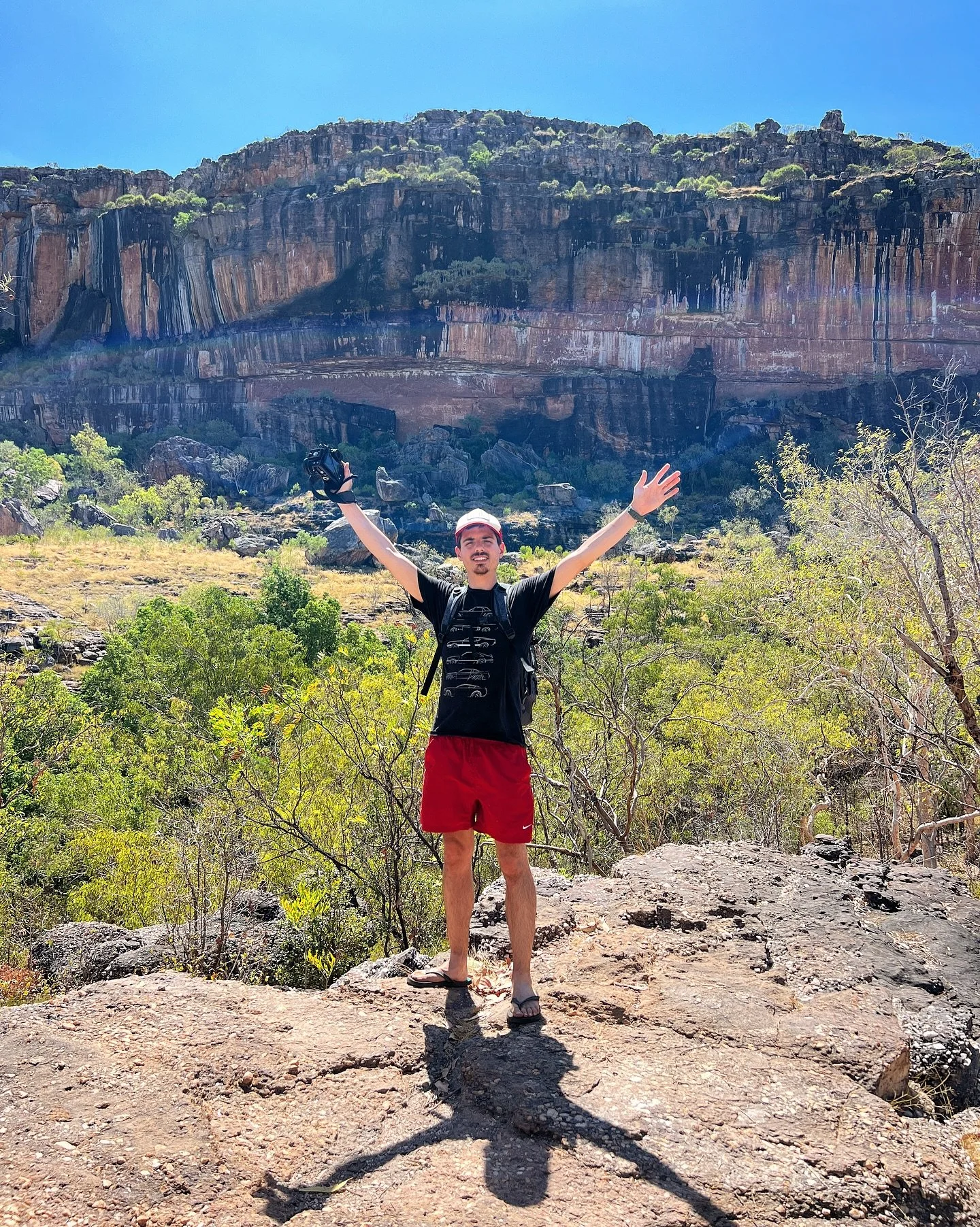 🌄 Burrungkuy es un importante sitio de arte rupestre aborigen dentro del Parque Nacional Kakadu, declarado Patrimonio de la Humanidad en Australia. All&iacute; se pueden apreciar pinturas rupestres que representan historias de la creaci&oacute;n y l