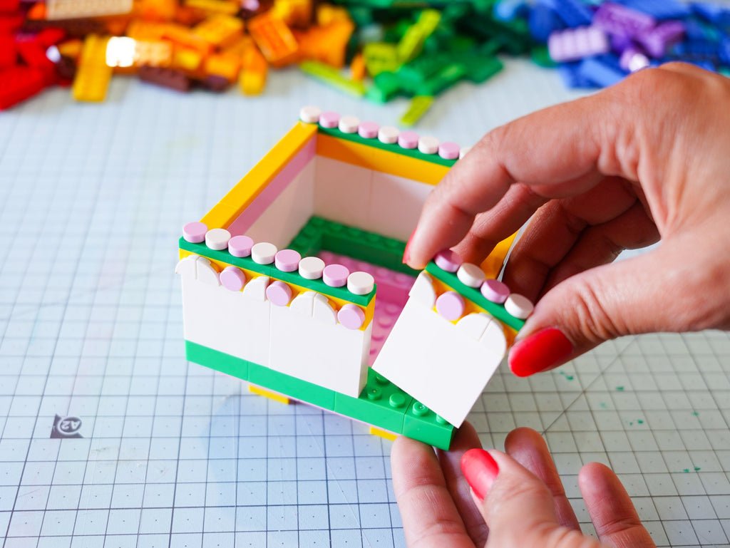 Kitiya-Palaskas-LEGO-planter-pots-9_1024x1024.jpg