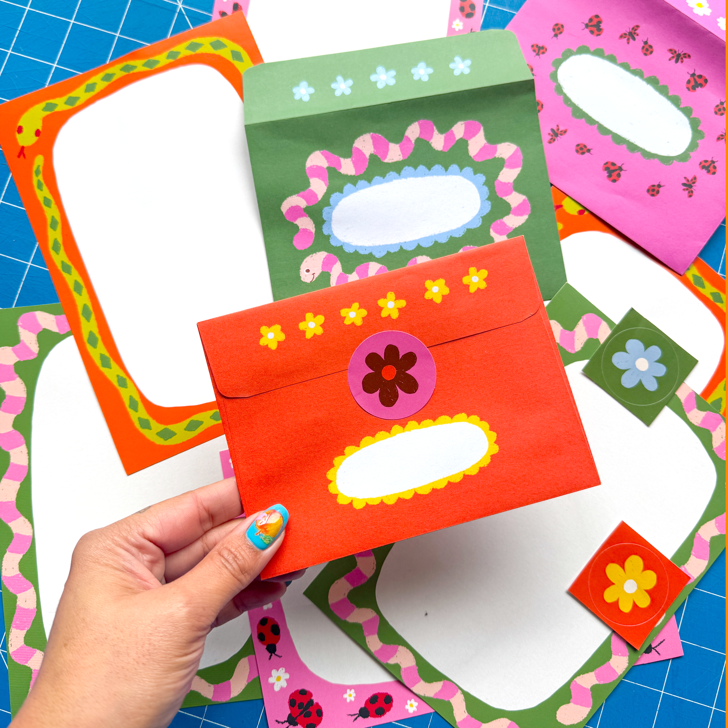 Kitiya-Palaskas-letter-writing-set-critters-2.png