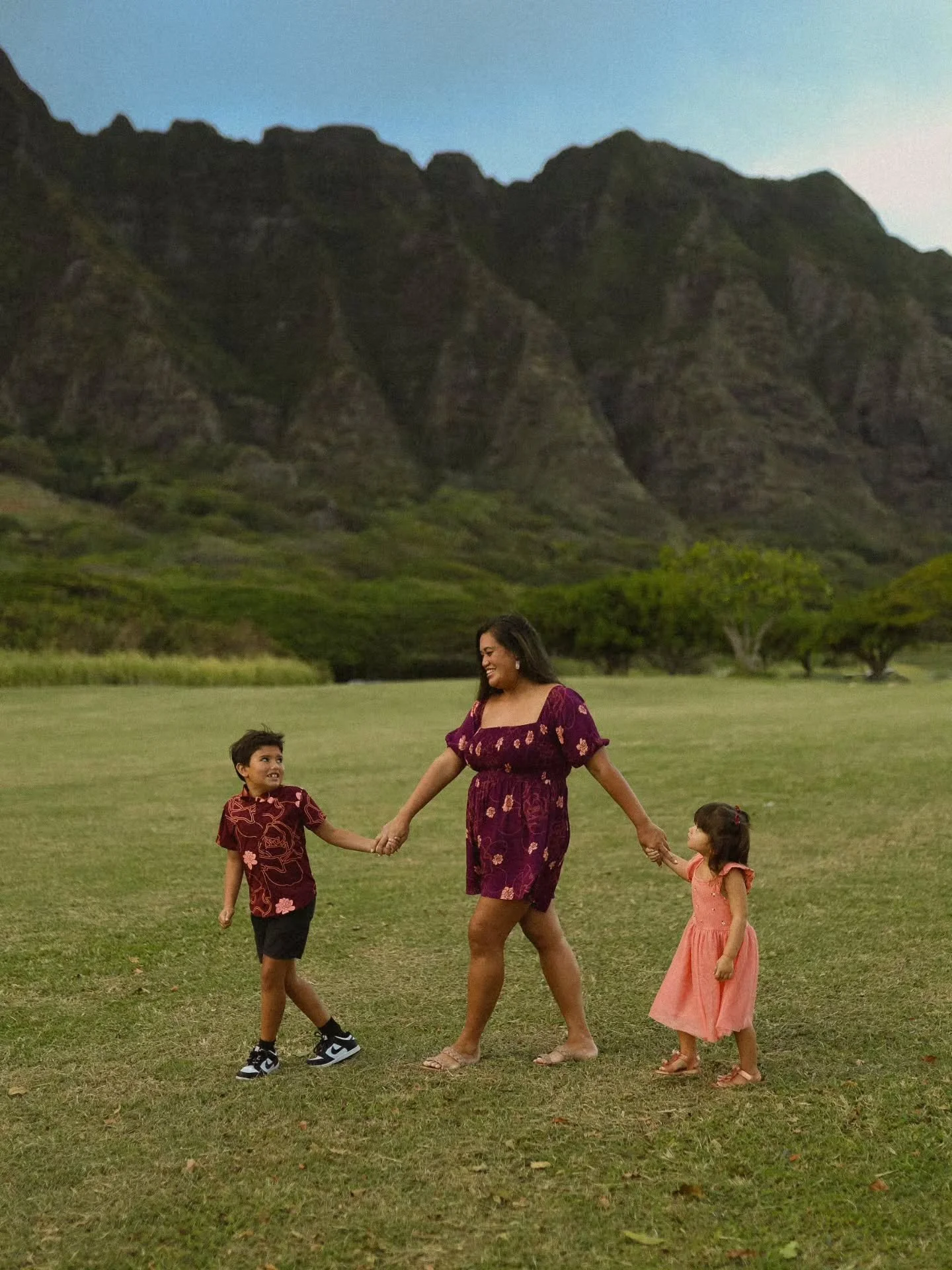 I love a moody edit with warm tones but there's just something about B&amp;W 🩶

Hawaii Photographer &bull; Oahu Photographer &bull; Family Photographer &bull; Portrait Photographer &bull; Lifestyle Photographer