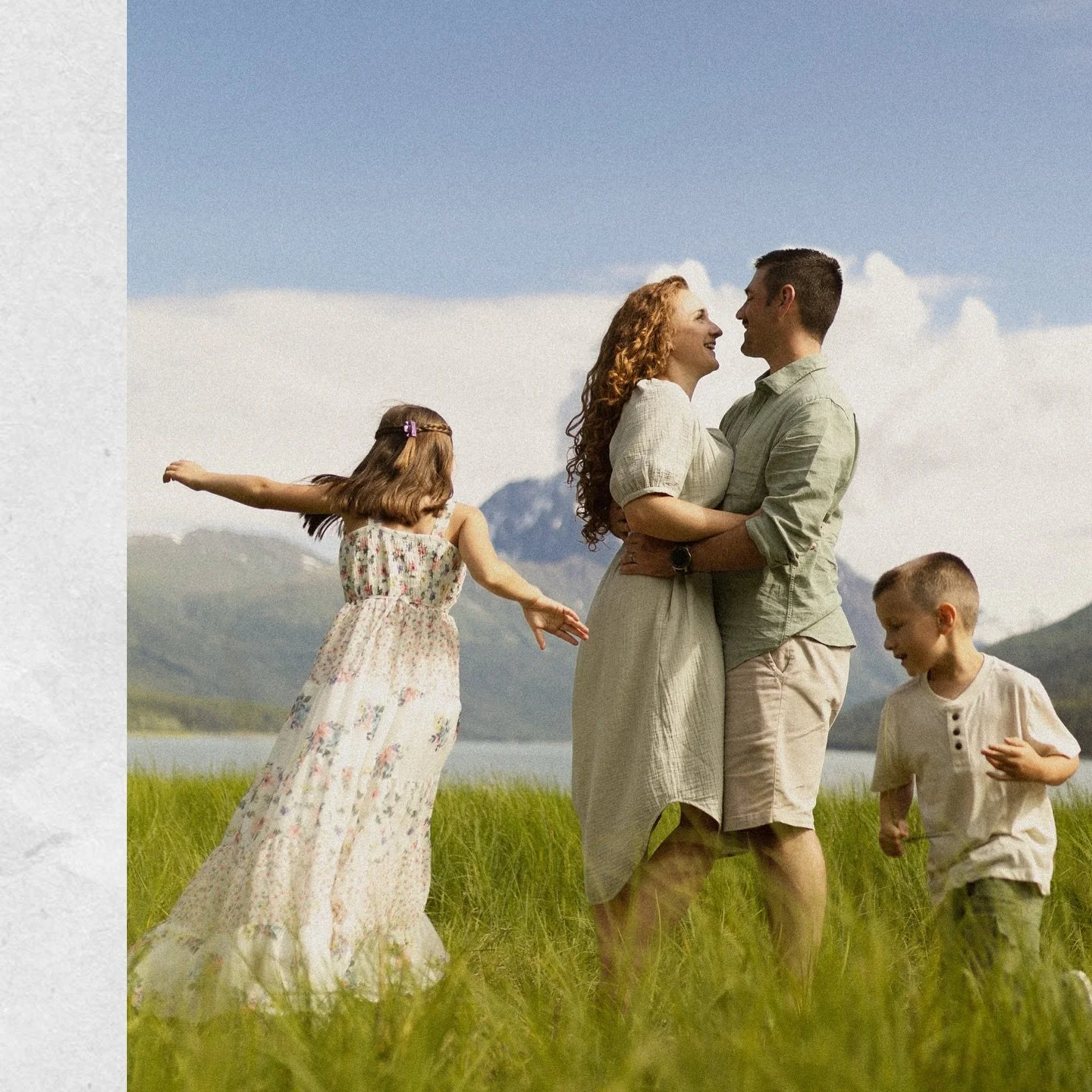 Another beautiful Alaskan summer ☀️ 

#alaskaphotographer
#montanaphotographer
#anchoragecouplesphotographer
#anchorageportraitphotographer
#anchorageelopementphotographer
#elopementphotographer 
#portraitphotographer 
#anchoragephotographer 
#kodiak