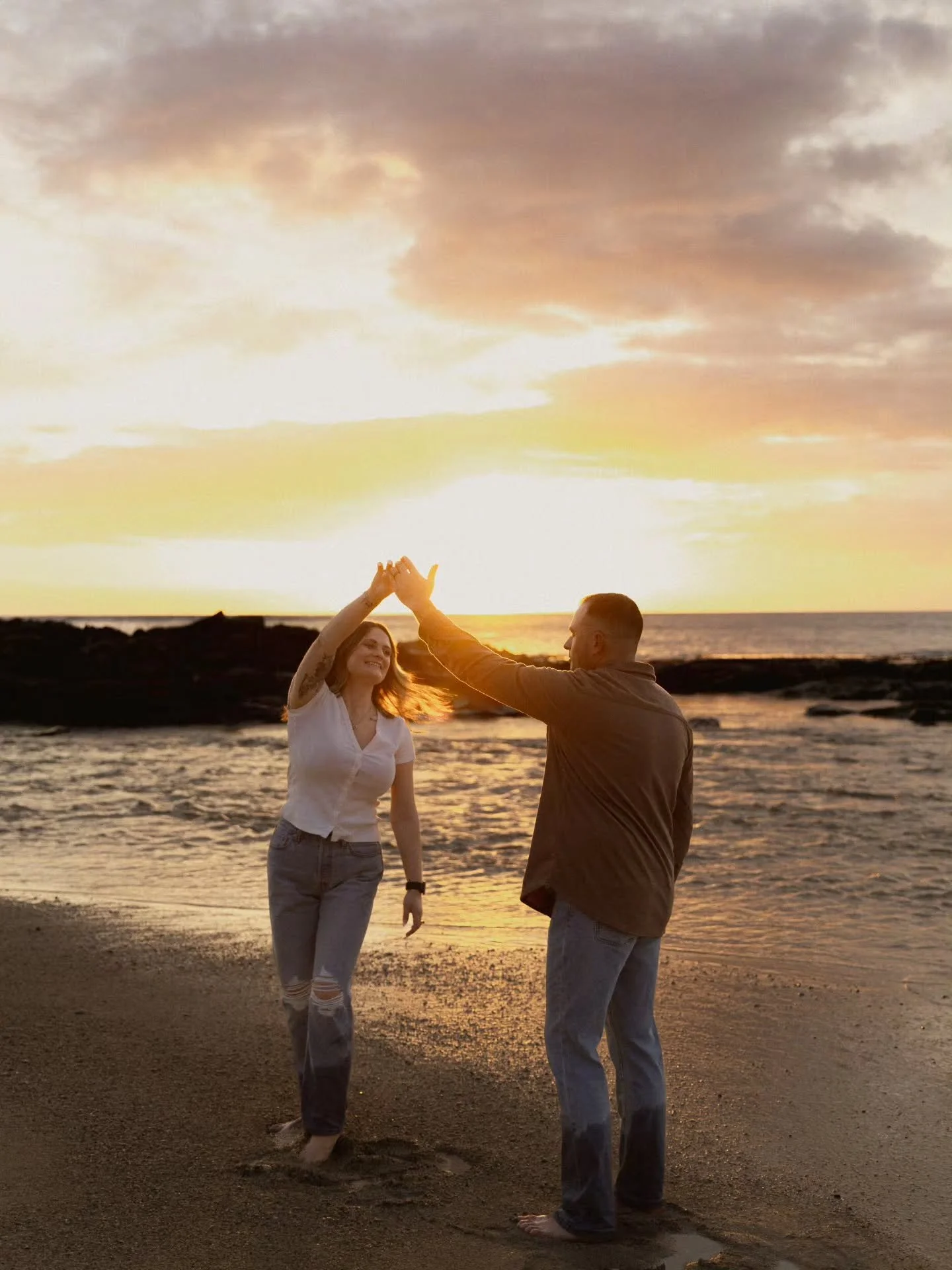 P + M ♡ 

When you're working with me, be ready to get your feet wet, do a slow dance in the sand, and have beautiful photos 🥹

oahuphotographer &bull; hawaiiphotographer &bull; couplesphotographer &bull; 
lifestylephotographer &bull; candidphotogra
