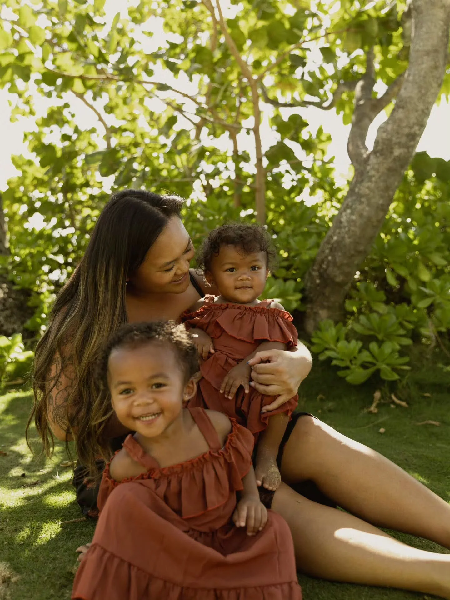 J + C + M 🫶🏽

If youre looking for a photographer that prioritizes candid over posed, I'm your girl. Booking for 2026 ♡

oahuphotographer &bull; hawaiiphotographer &bull; familyphotographer &bull; couplesphotographer &bull; 
lifestylephotographer &