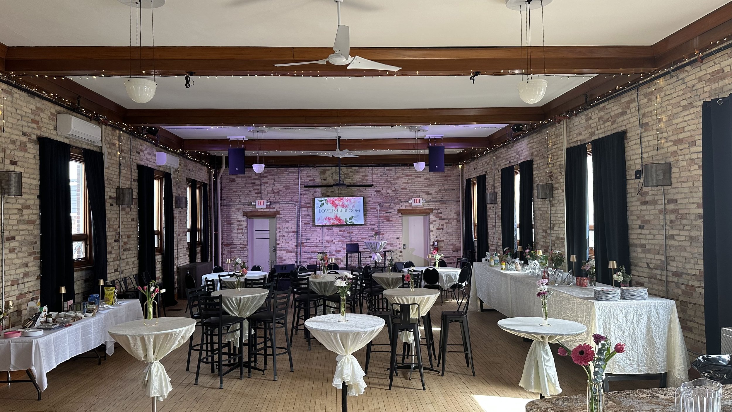 Bridal_Shower,_white_center_back_to_front.jpg