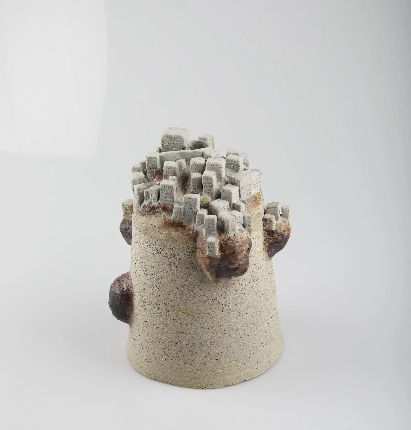Larapinta, 
thrown and sculpted city in clay